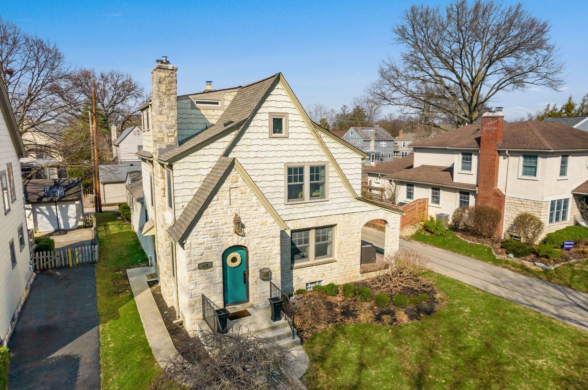 125 Stanwood Rd, Columbus OH 43209-1109 exterior