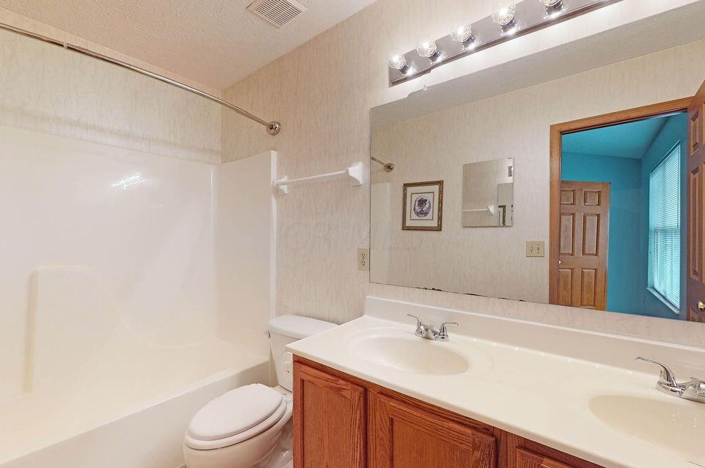 3044 Kings Realm Ave, Columbus OH 43232-5497 exterior