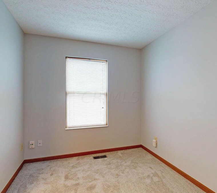 3044 Kings Realm Ave, Columbus OH 43232-5497 exterior