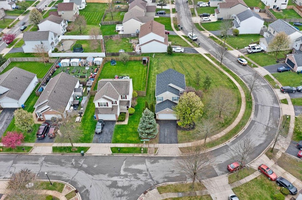 3044 Kings Realm Ave, Columbus OH 43232-5497 exterior