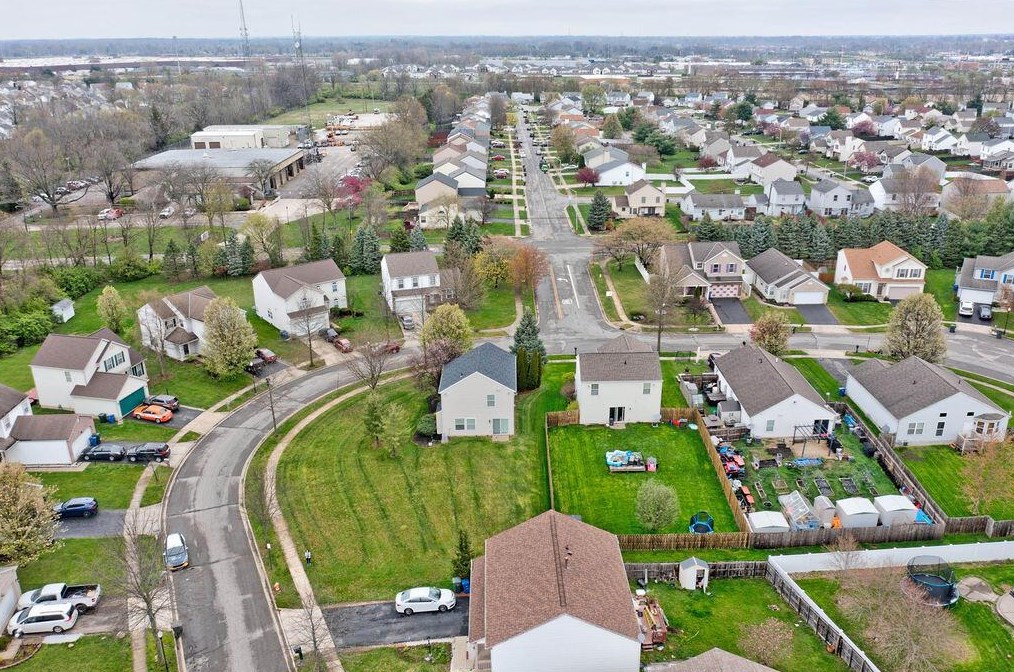 3044 Kings Realm Ave, Columbus OH 43232-5497 exterior