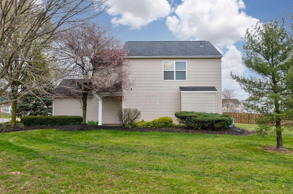 3044 Kings Realm Ave, Columbus OH 43232-5497 exterior