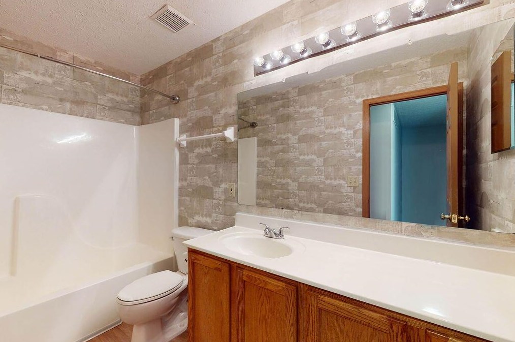 3044 Kings Realm Ave, Columbus OH 43232-5497 exterior