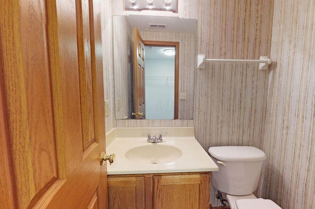 3044 Kings Realm Ave, Columbus OH 43232-5497 exterior