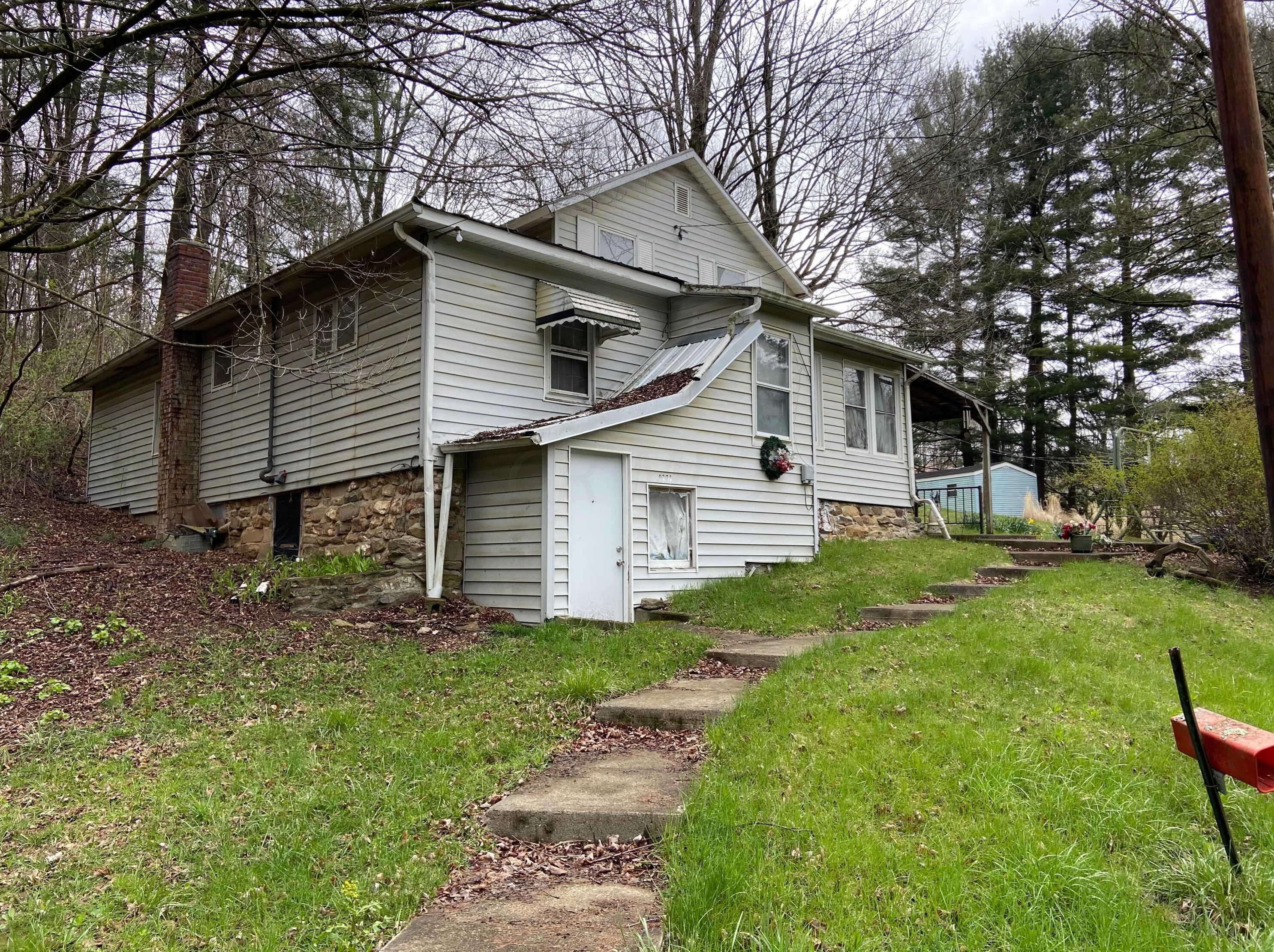 9374 Smokey Row Rd, Saint Louisville OH  43071-9722 exterior