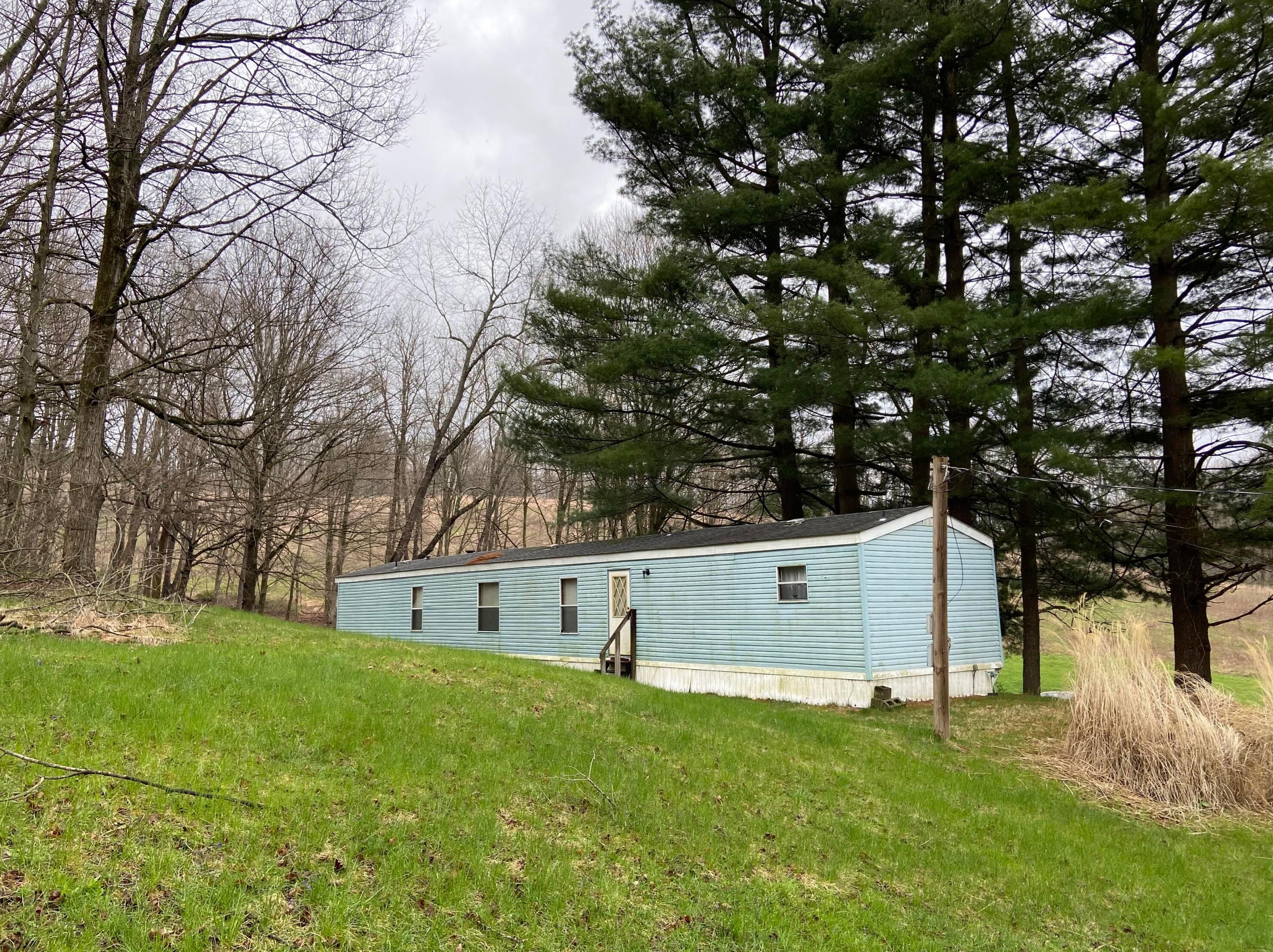 9374 Smokey Row Rd, Saint Louisville OH  43071-9722 exterior