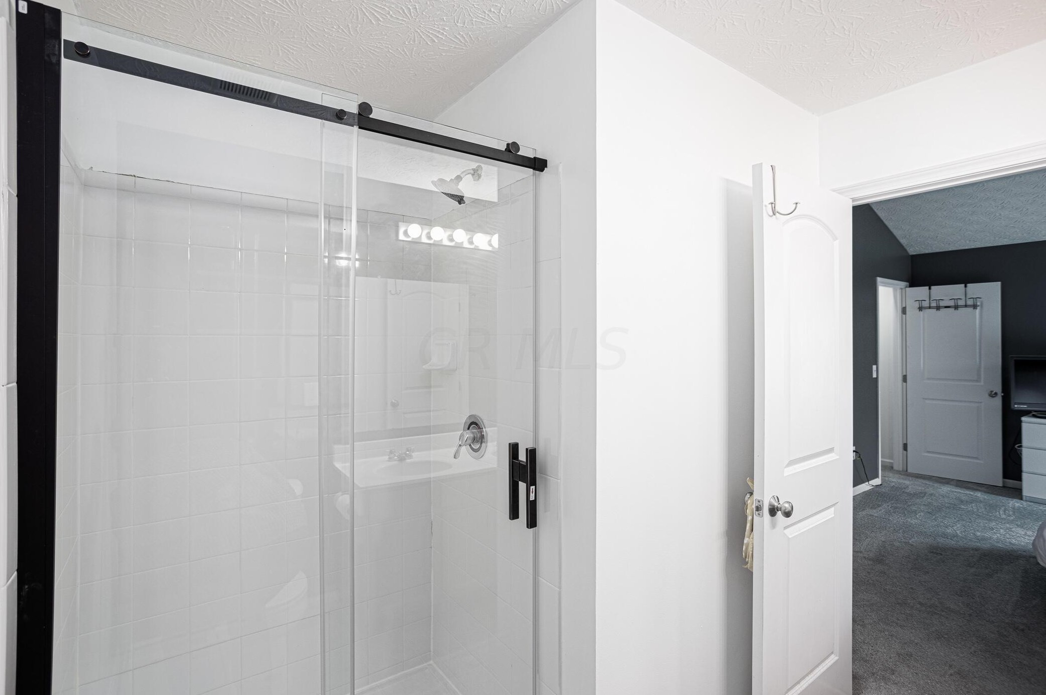 2827 Ballyvaughn Dr, Columbus OH 43219-6503 exterior