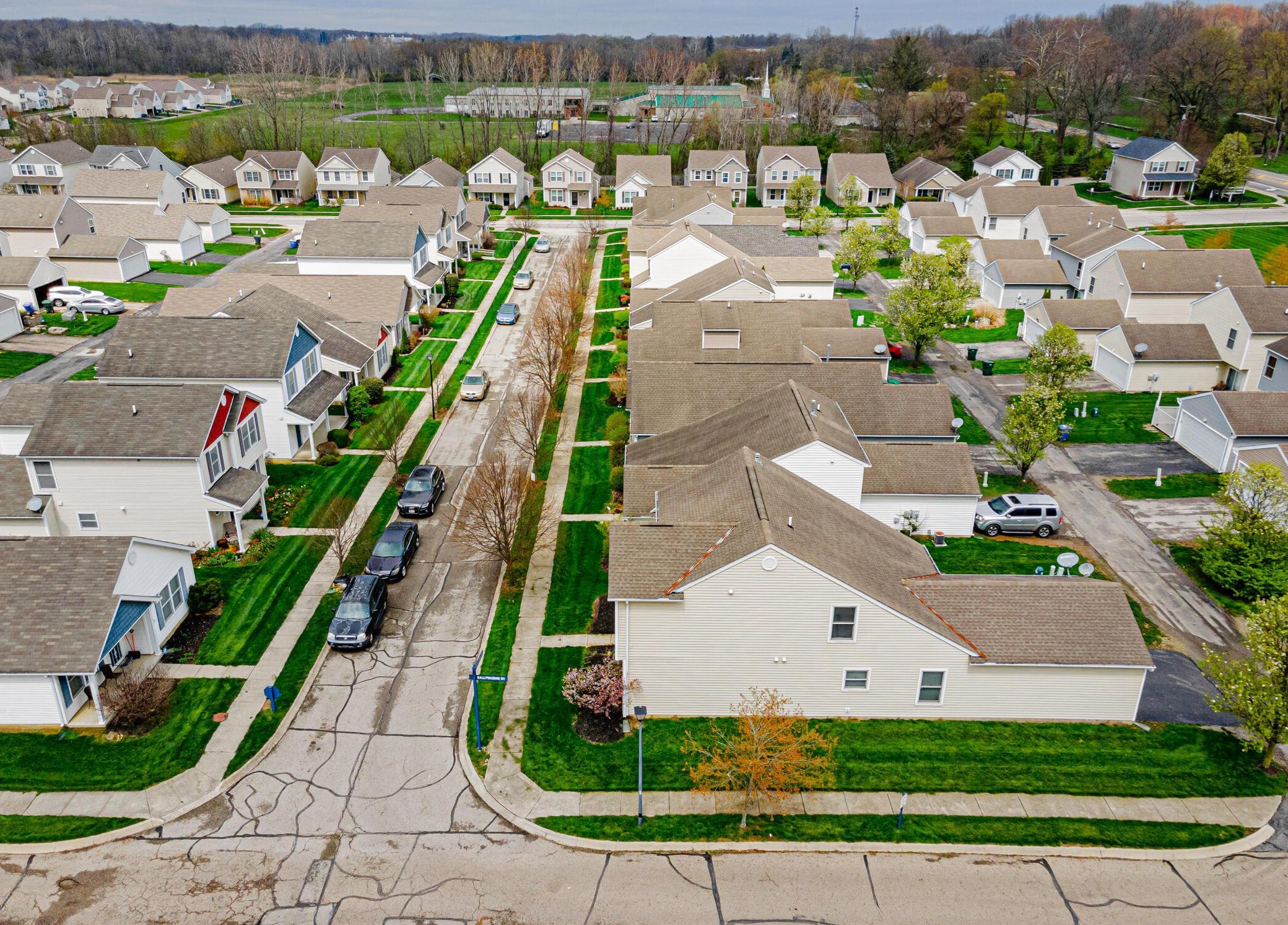 2827 Ballyvaughn Dr, Columbus OH 43219-6503 exterior