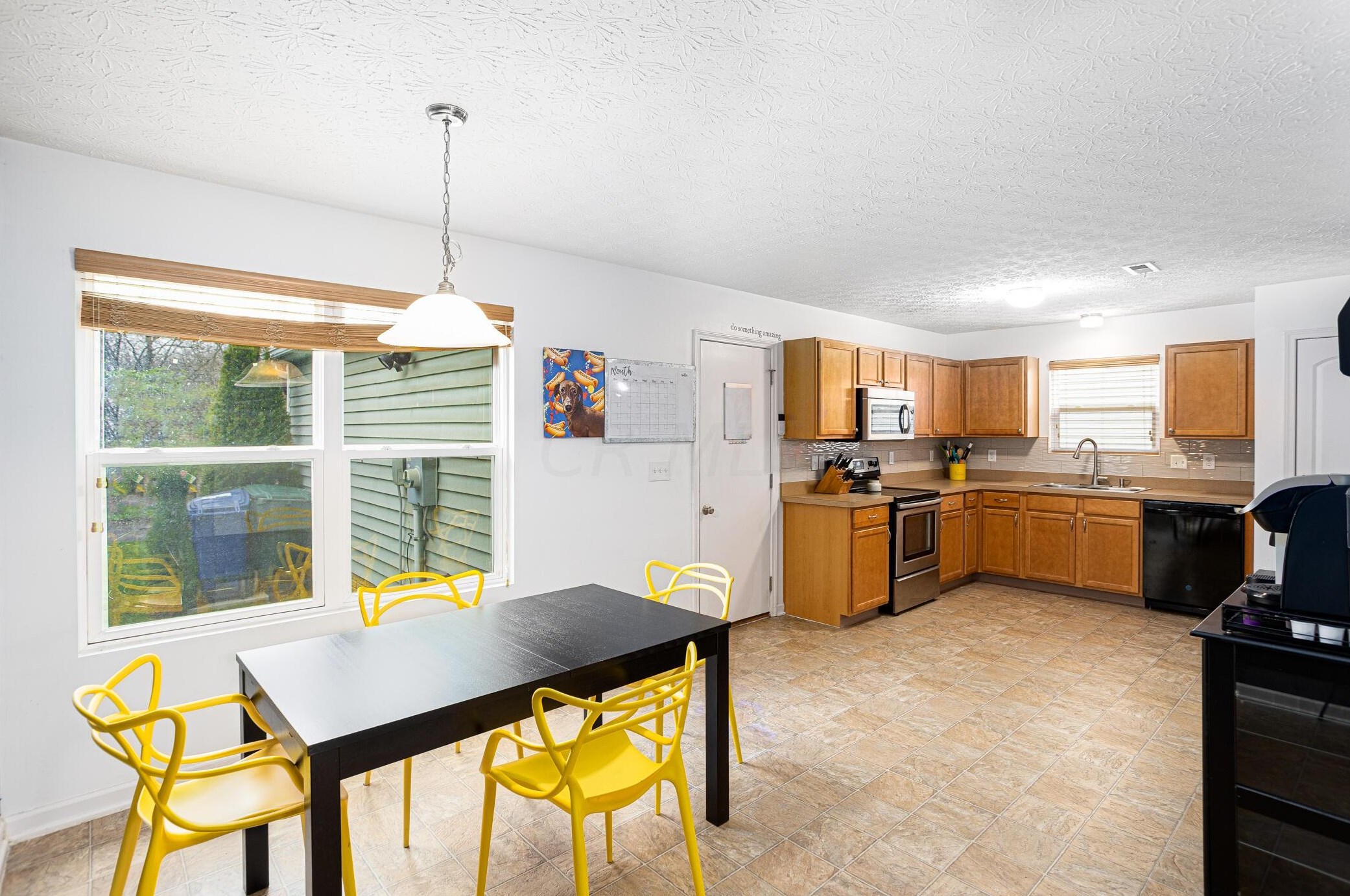 2827 Ballyvaughn Dr, Columbus OH 43219-6503 exterior