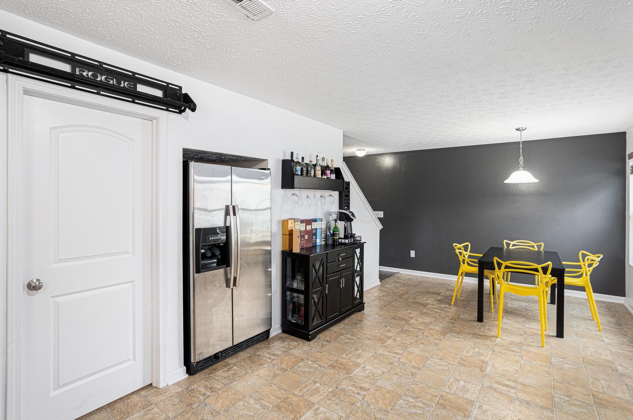 2827 Ballyvaughn Dr, Columbus OH 43219-6503 exterior