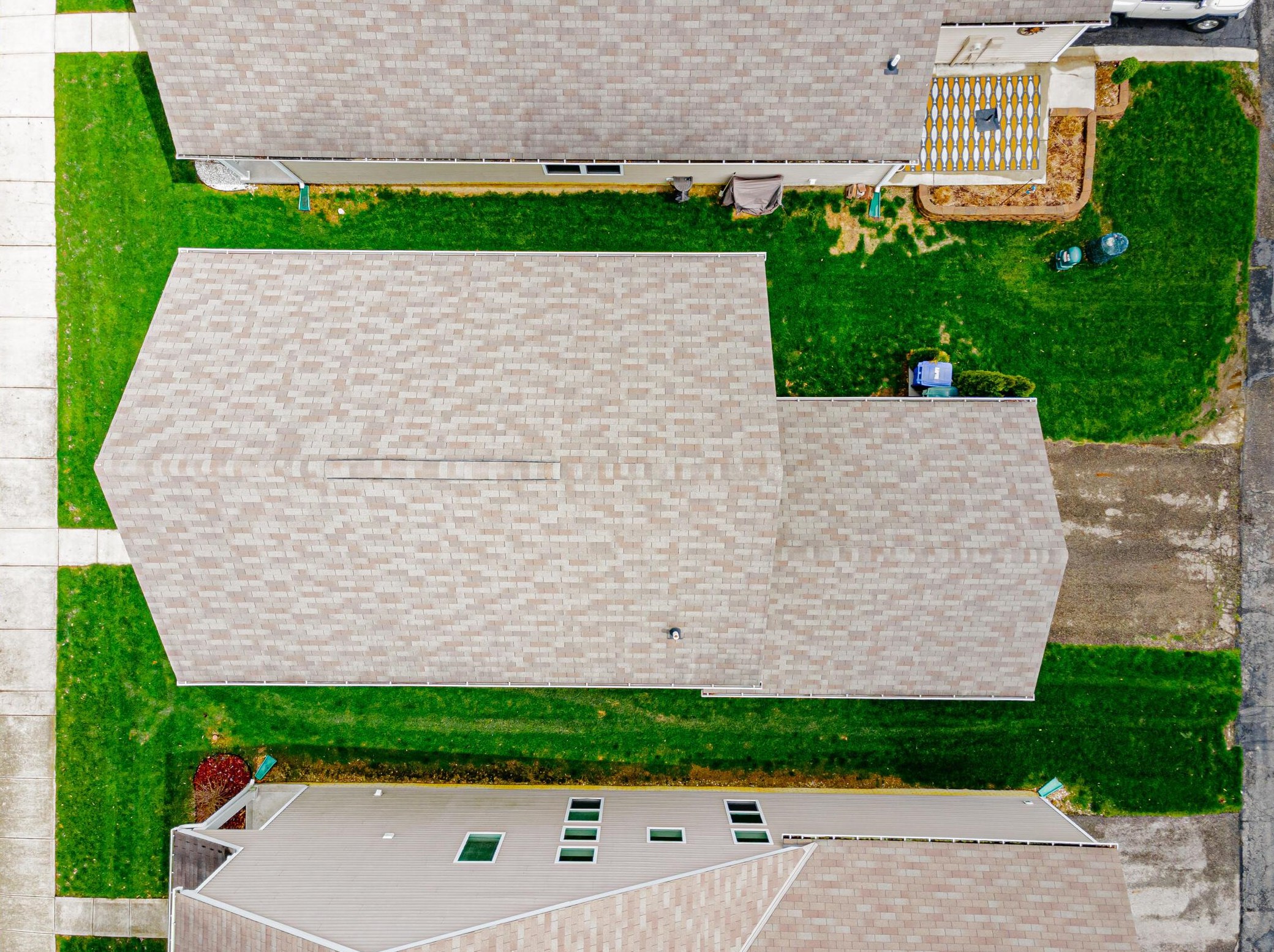 2827 Ballyvaughn Dr, Columbus OH 43219-6503 exterior