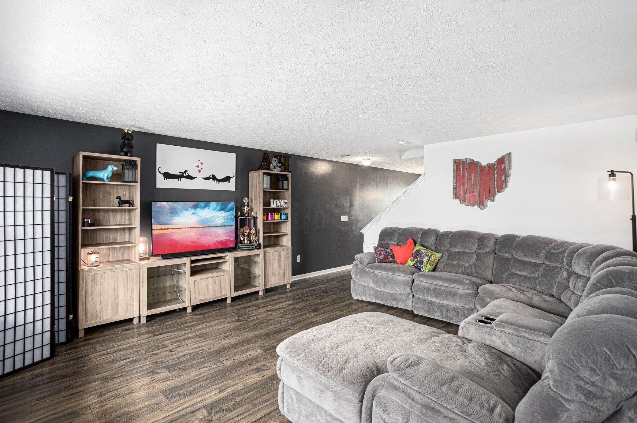 2827 Ballyvaughn Dr, Columbus OH 43219-6503 exterior