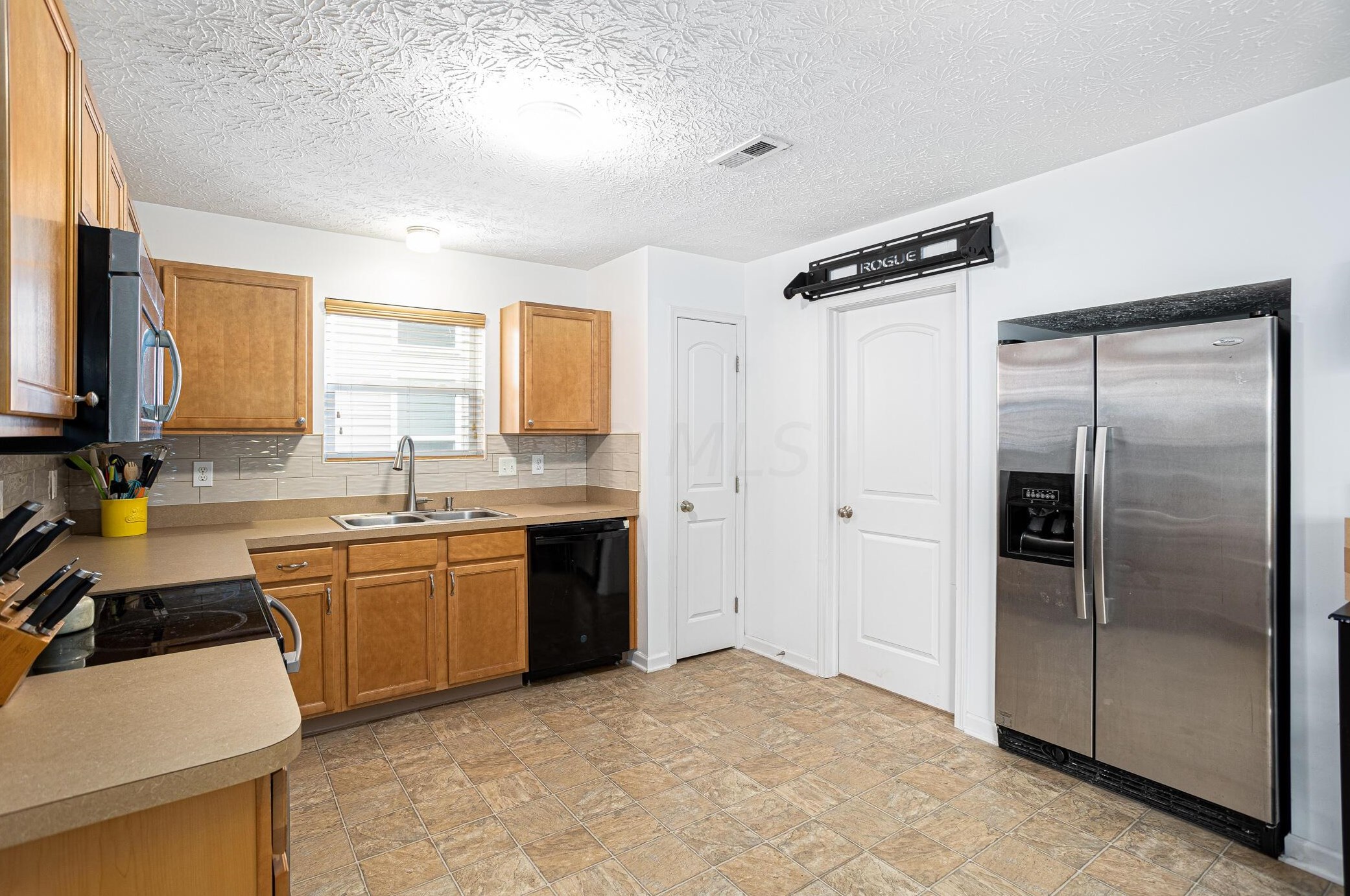 2827 Ballyvaughn Dr, Columbus OH 43219-6503 exterior