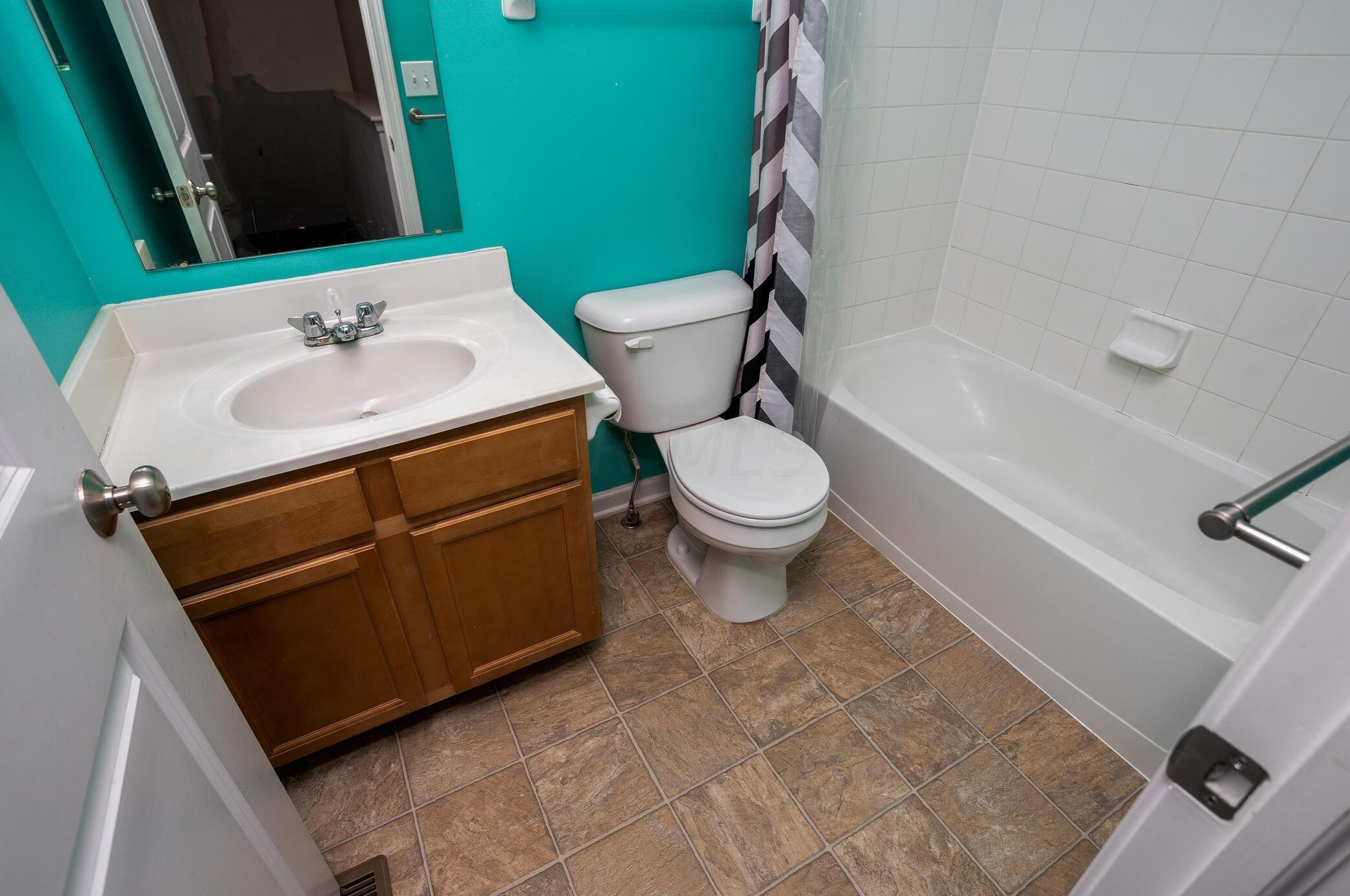 2827 Ballyvaughn Dr, Columbus OH 43219-6503 exterior