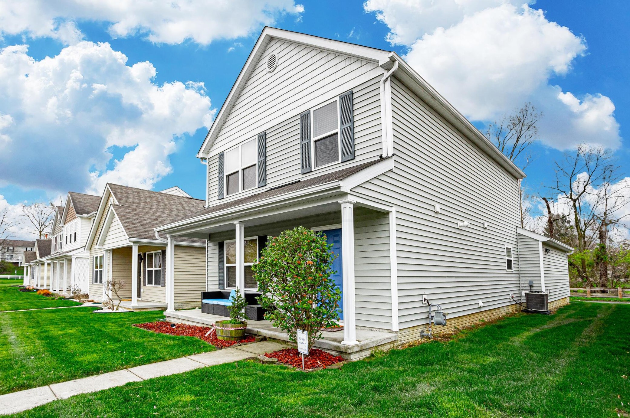 2827 Ballyvaughn Dr, Columbus OH 43219-6503 exterior