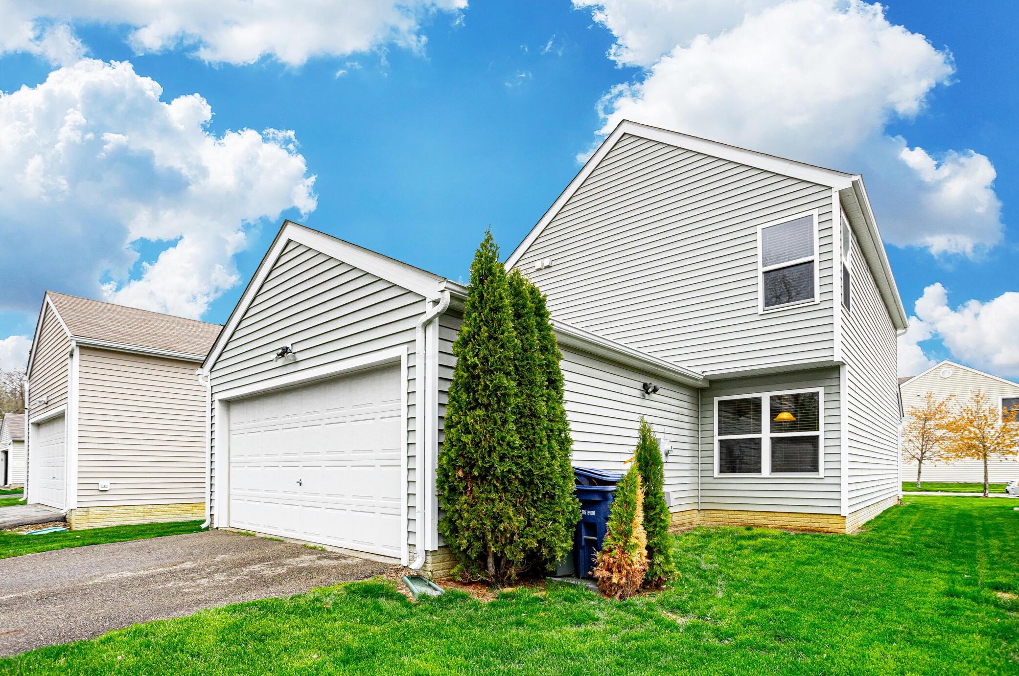 2827 Ballyvaughn Dr, Columbus OH 43219-6503 exterior