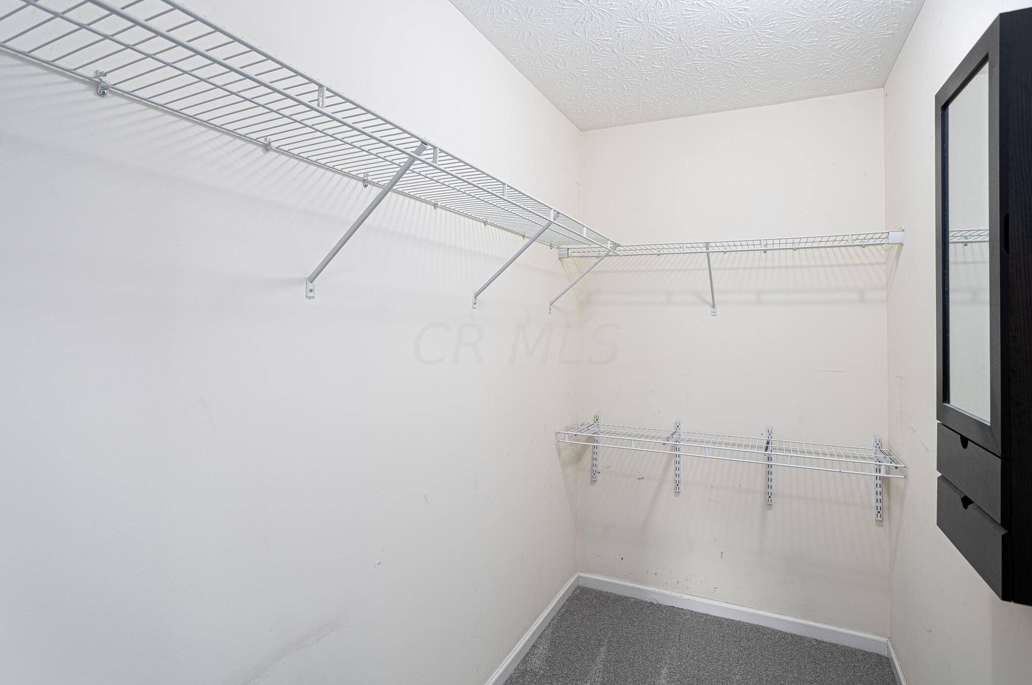 2827 Ballyvaughn Dr, Columbus OH 43219-6503 exterior