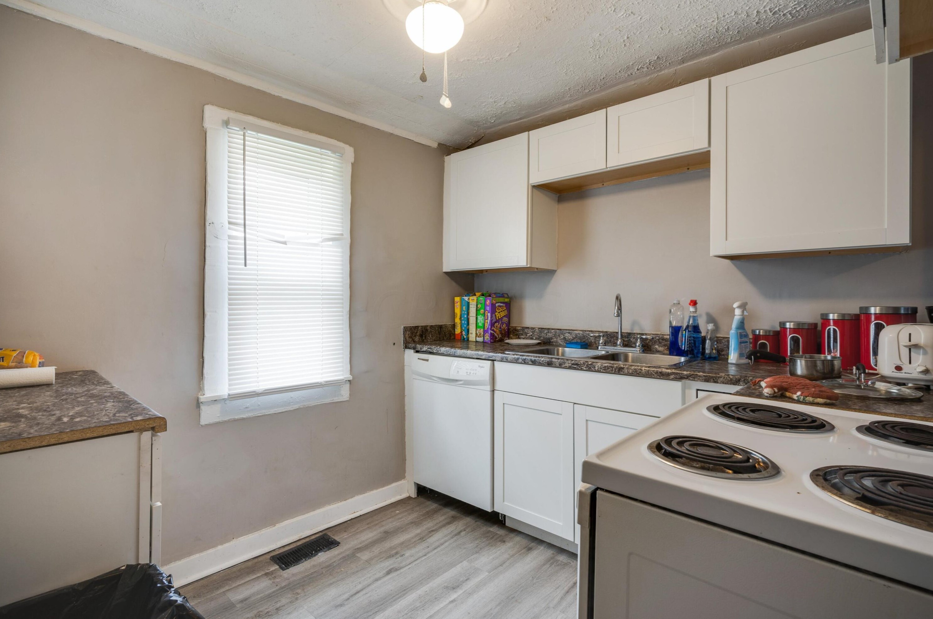 1033 Scott St, Columbus OH  43222-1211 exterior