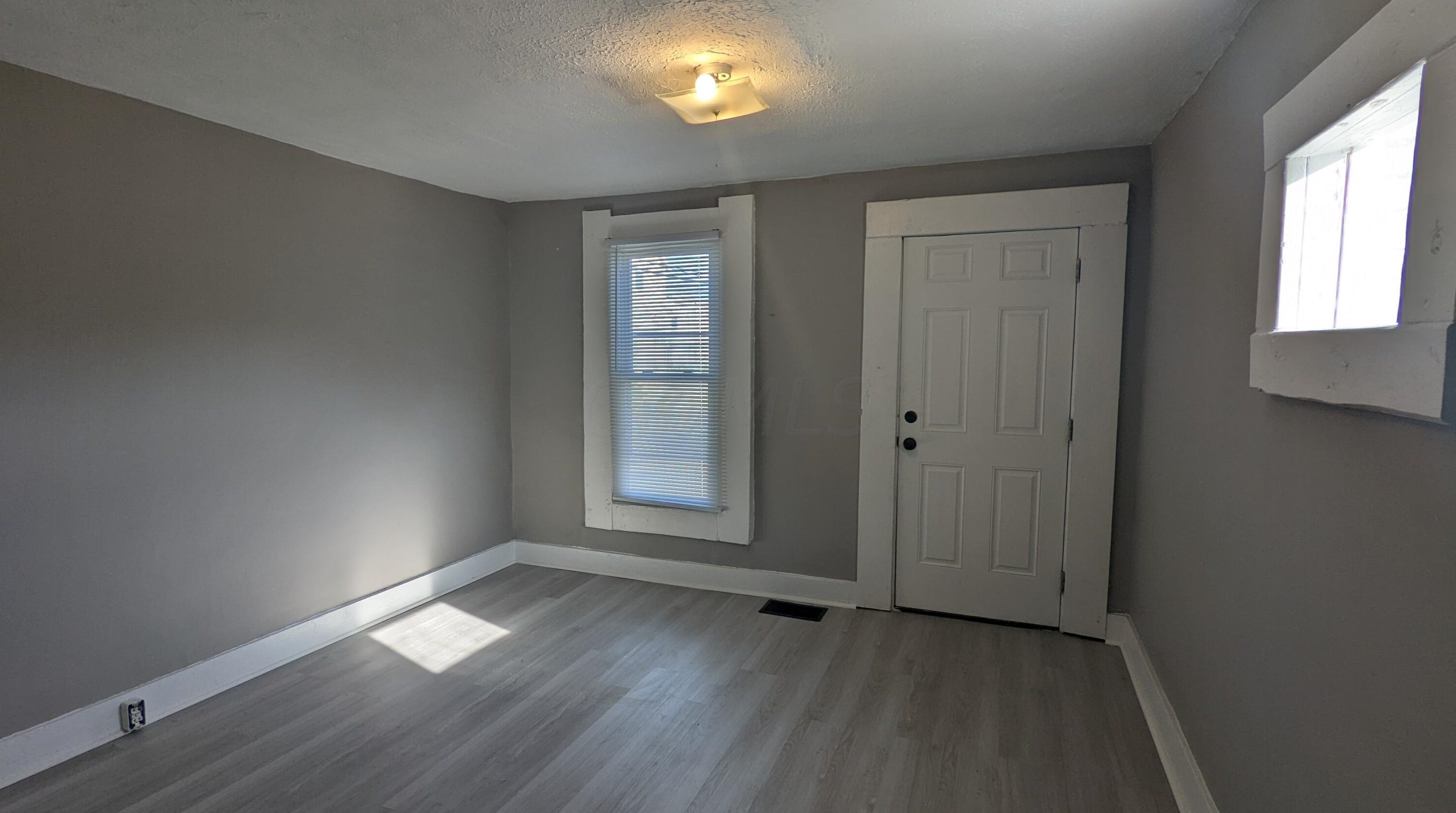 1033 Scott St, Columbus OH  43222-1211 exterior