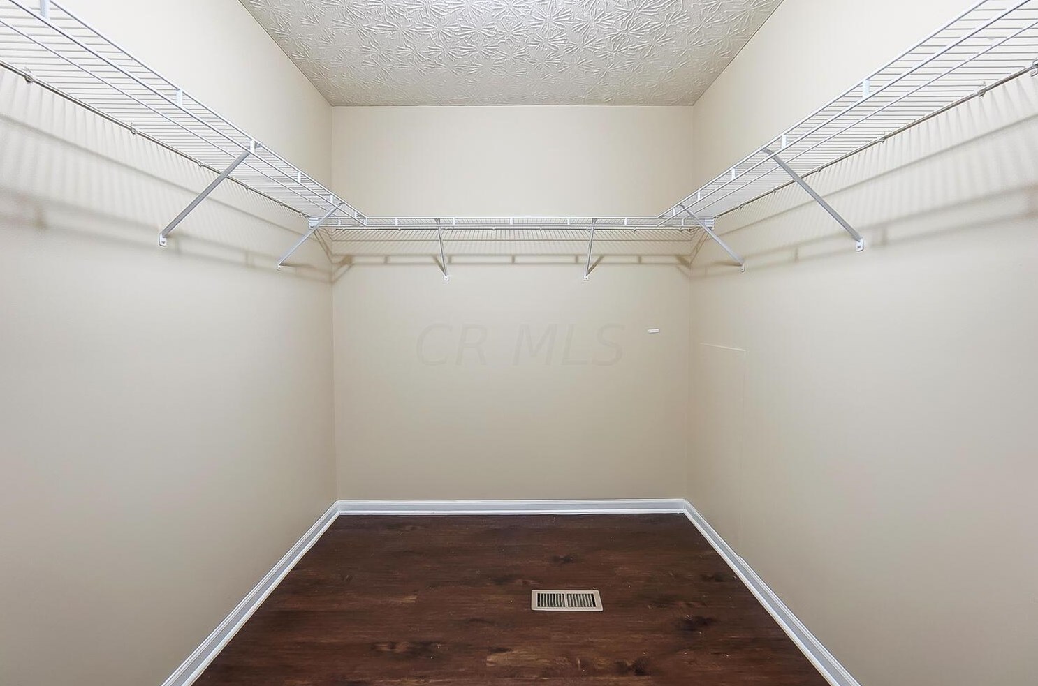 6515 Ashbrook Vlg Dr, Cnl Wnchstr OH 43110 exterior