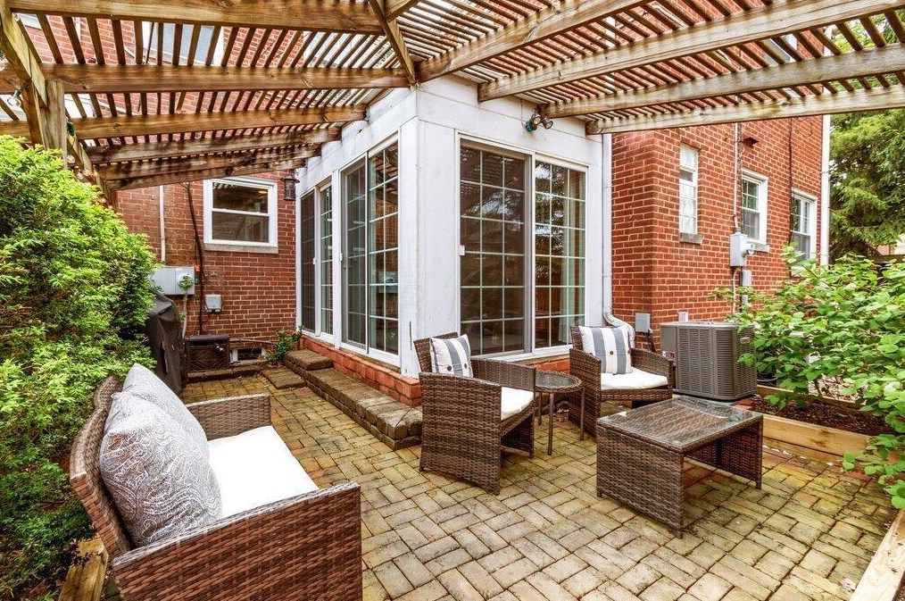 1958 Blvd, Columbus OH 43212-1149 exterior