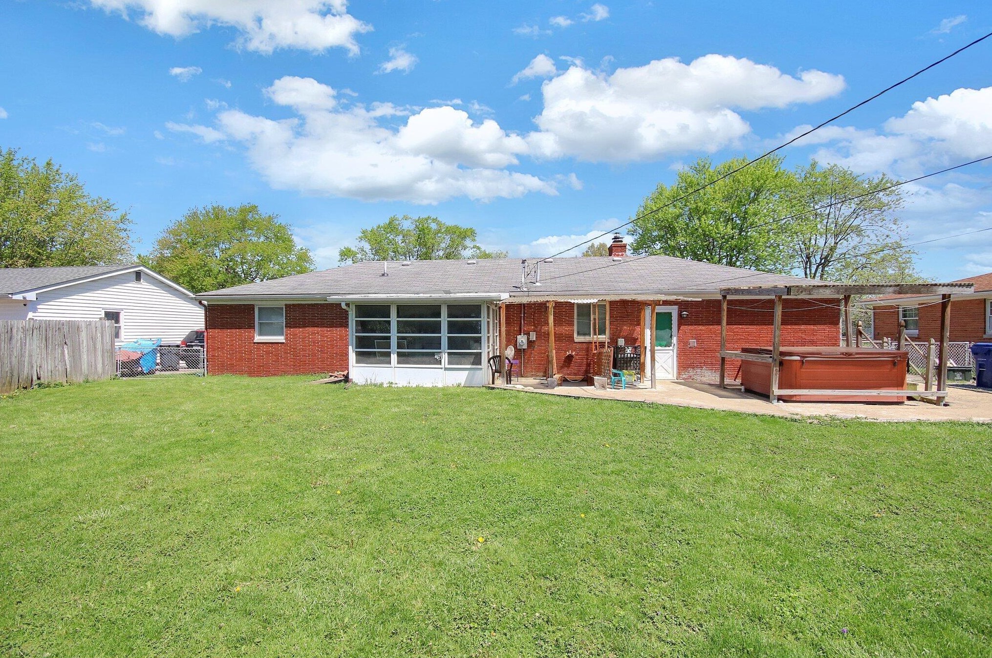 4203 Seigman Ave, Columbus OH 43213-2326 exterior