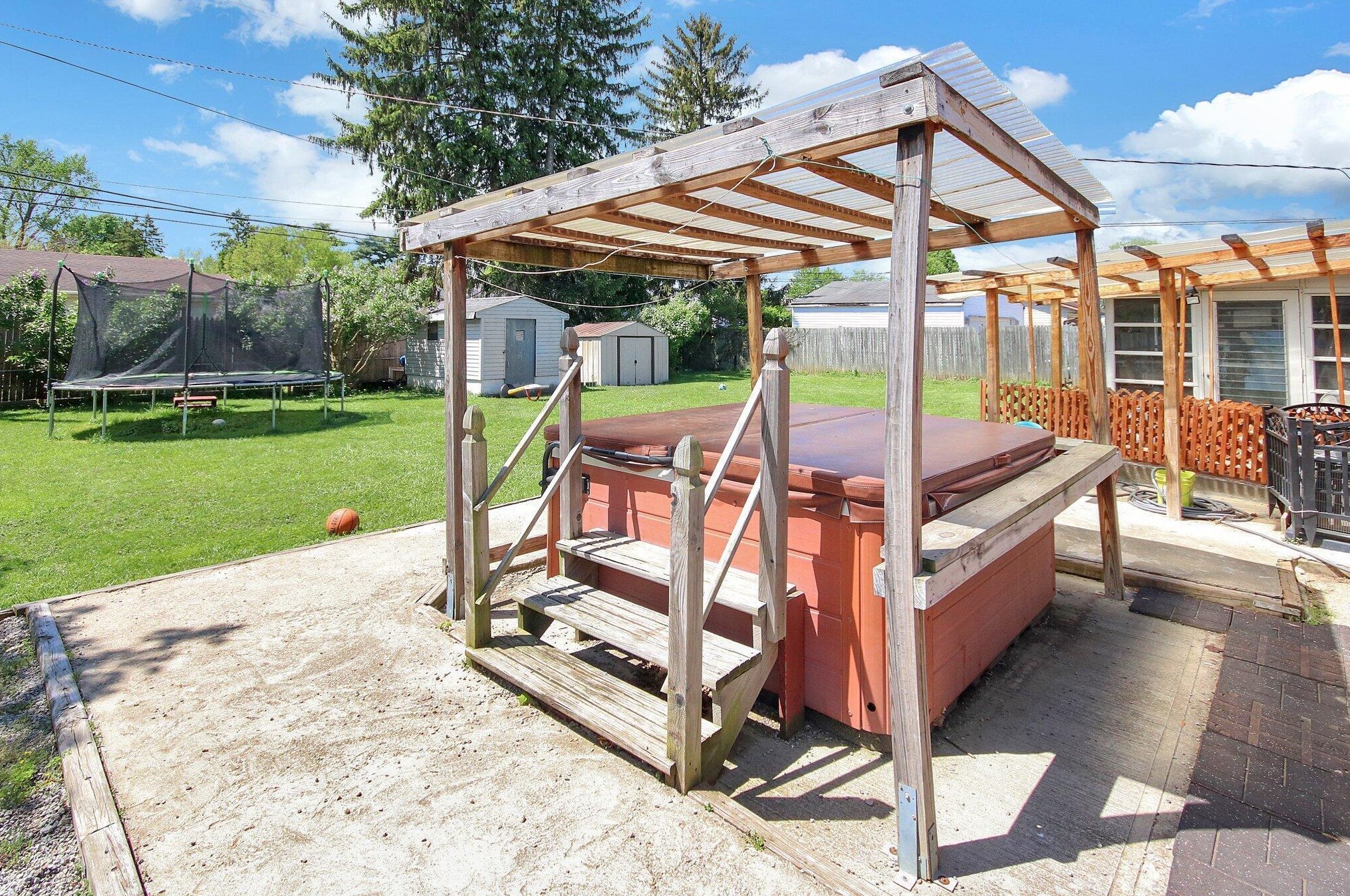 4203 Seigman Ave, Columbus OH 43213-2326 exterior