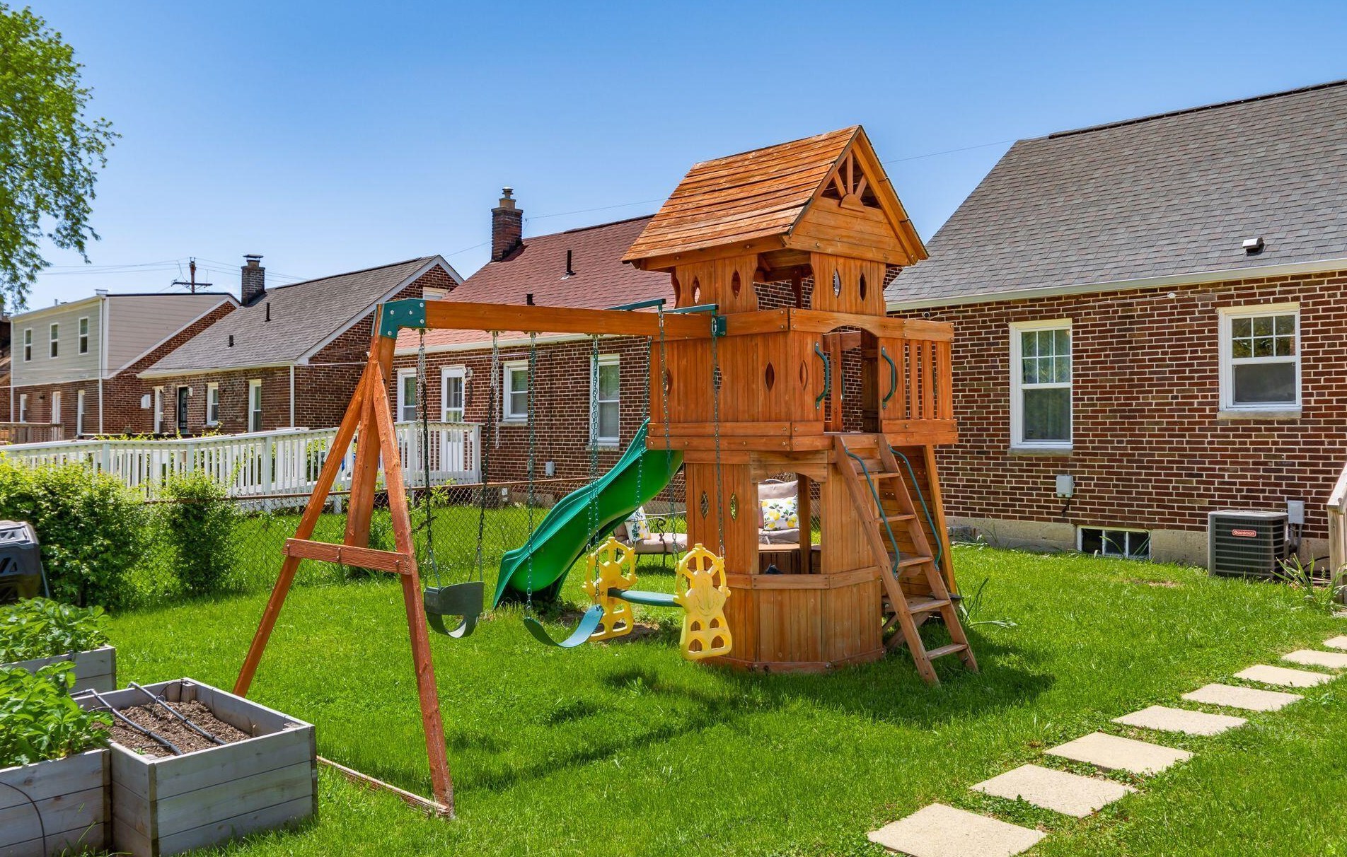 384 Taylor Ave, Columbus OH 43203-1757 exterior