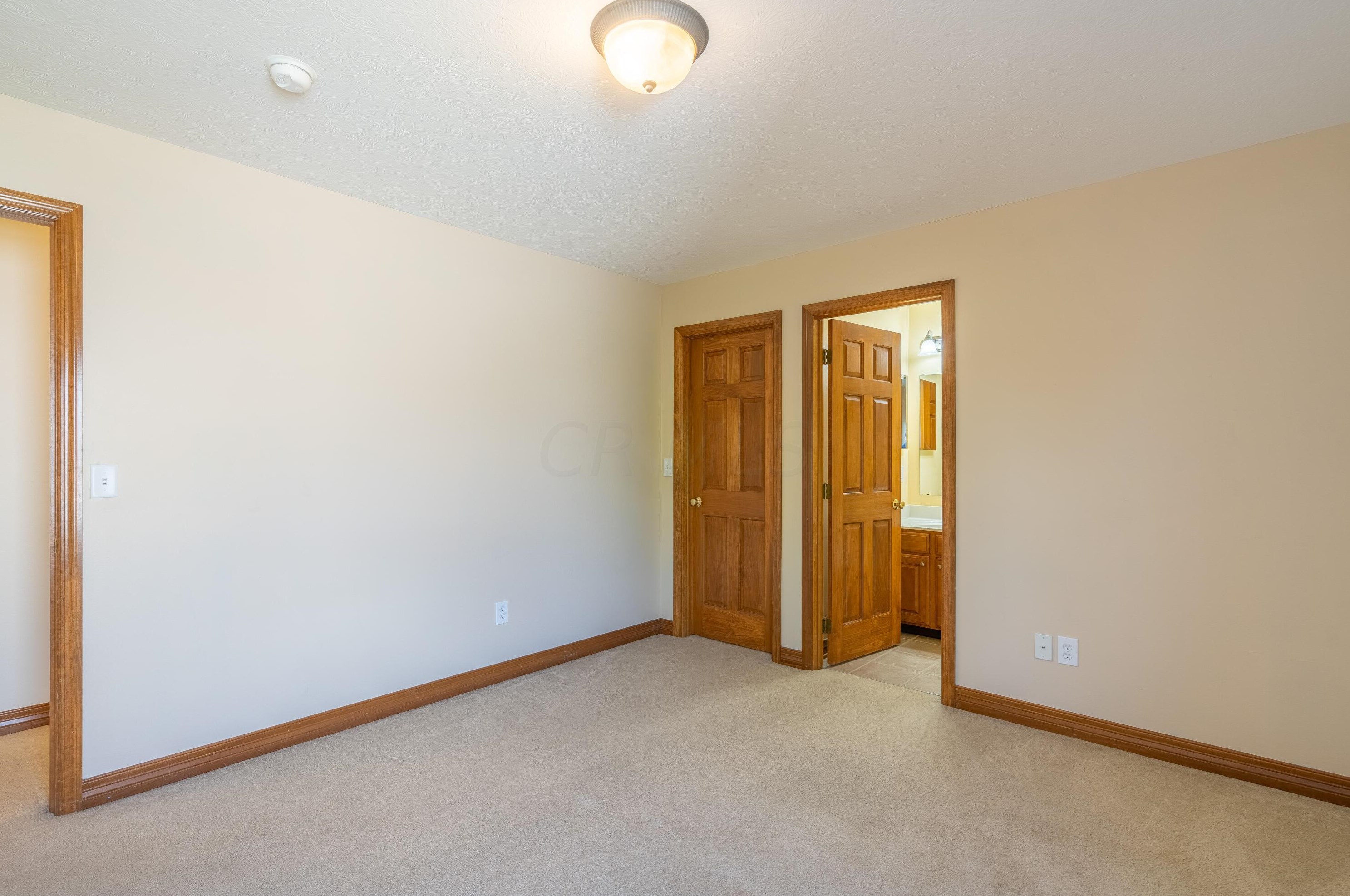 4697 Nadine Park Dr, Hilliard OH 43026-6080 exterior