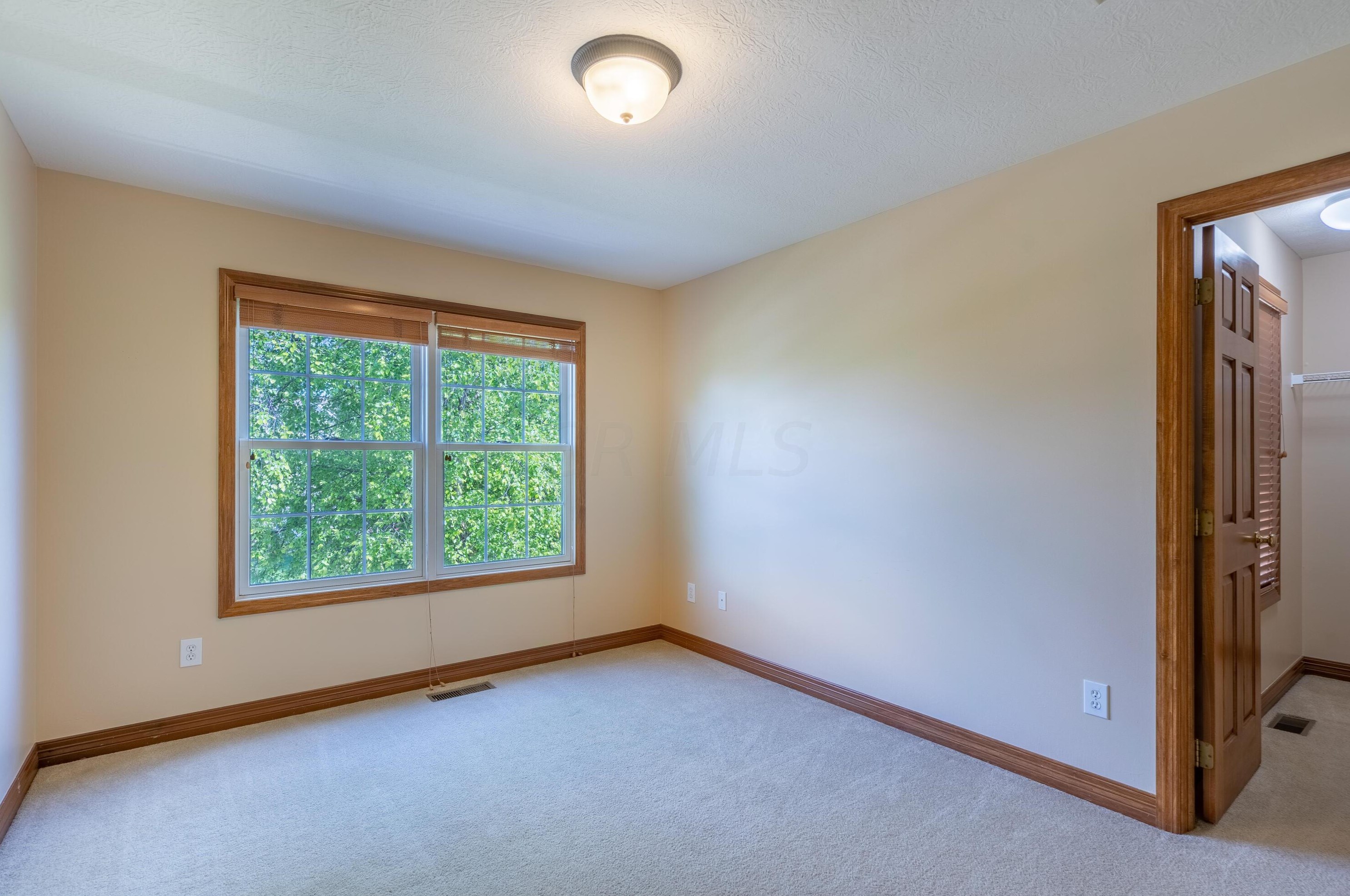 4697 Nadine Park Dr, Hilliard OH 43026-6080 exterior