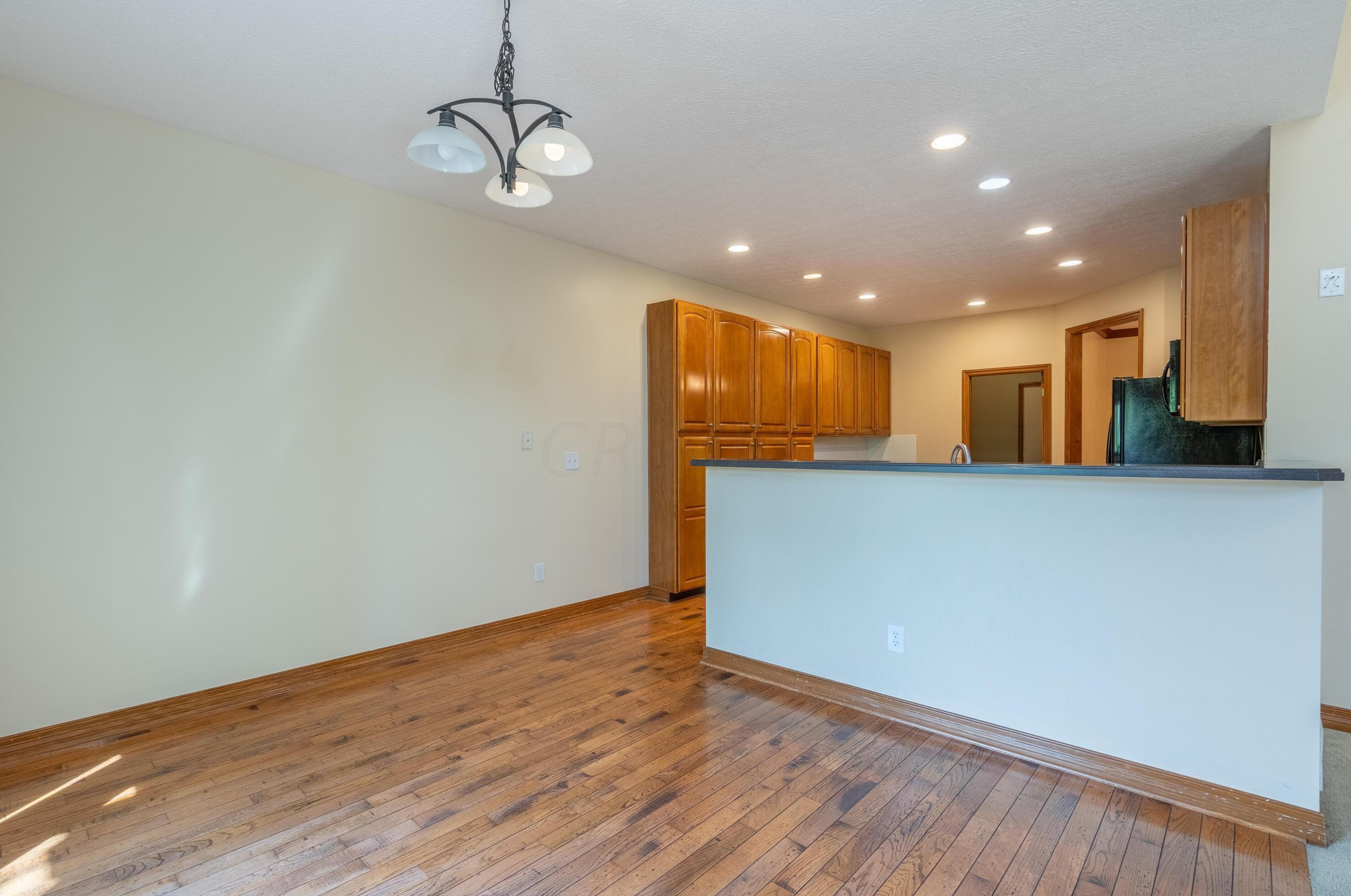 4697 Nadine Park Dr, Hilliard OH 43026-6080 exterior