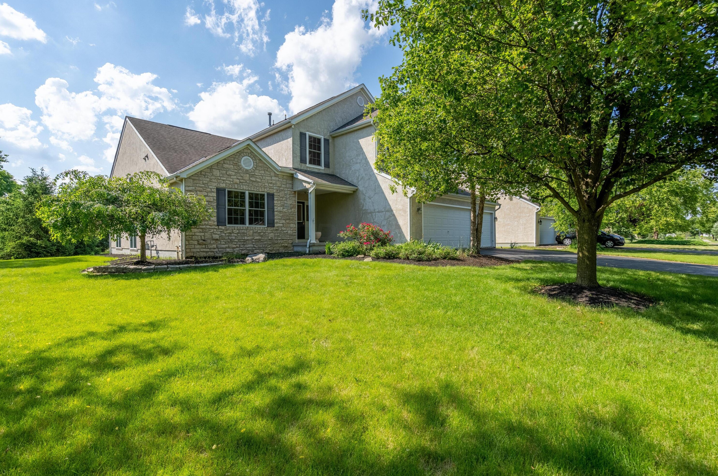 4697 Nadine Park Dr, Hilliard OH 43026-6080 exterior