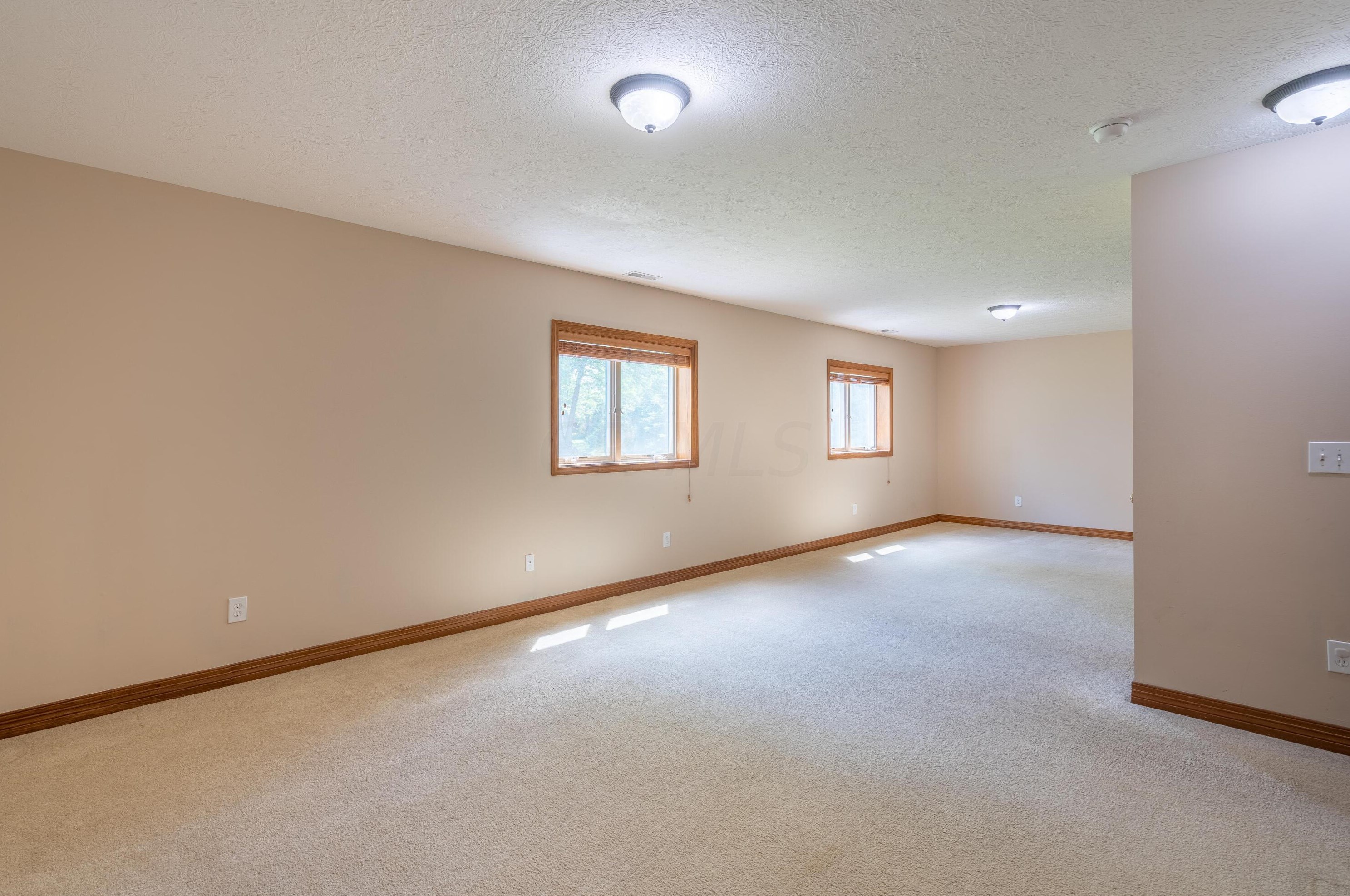 4697 Nadine Park Dr, Hilliard OH 43026-6080 exterior