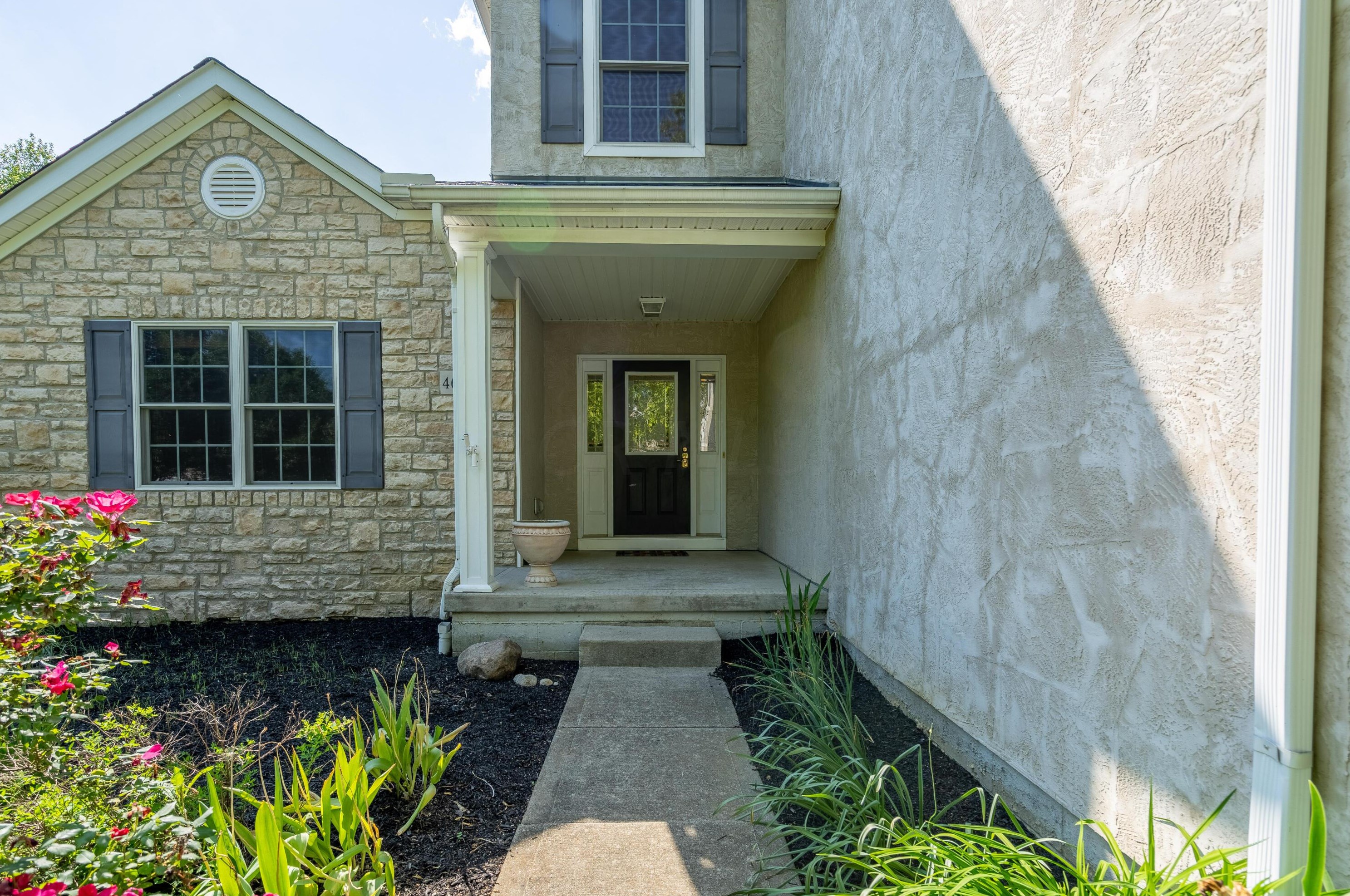 4697 Nadine Park Dr, Hilliard OH 43026-6080 exterior