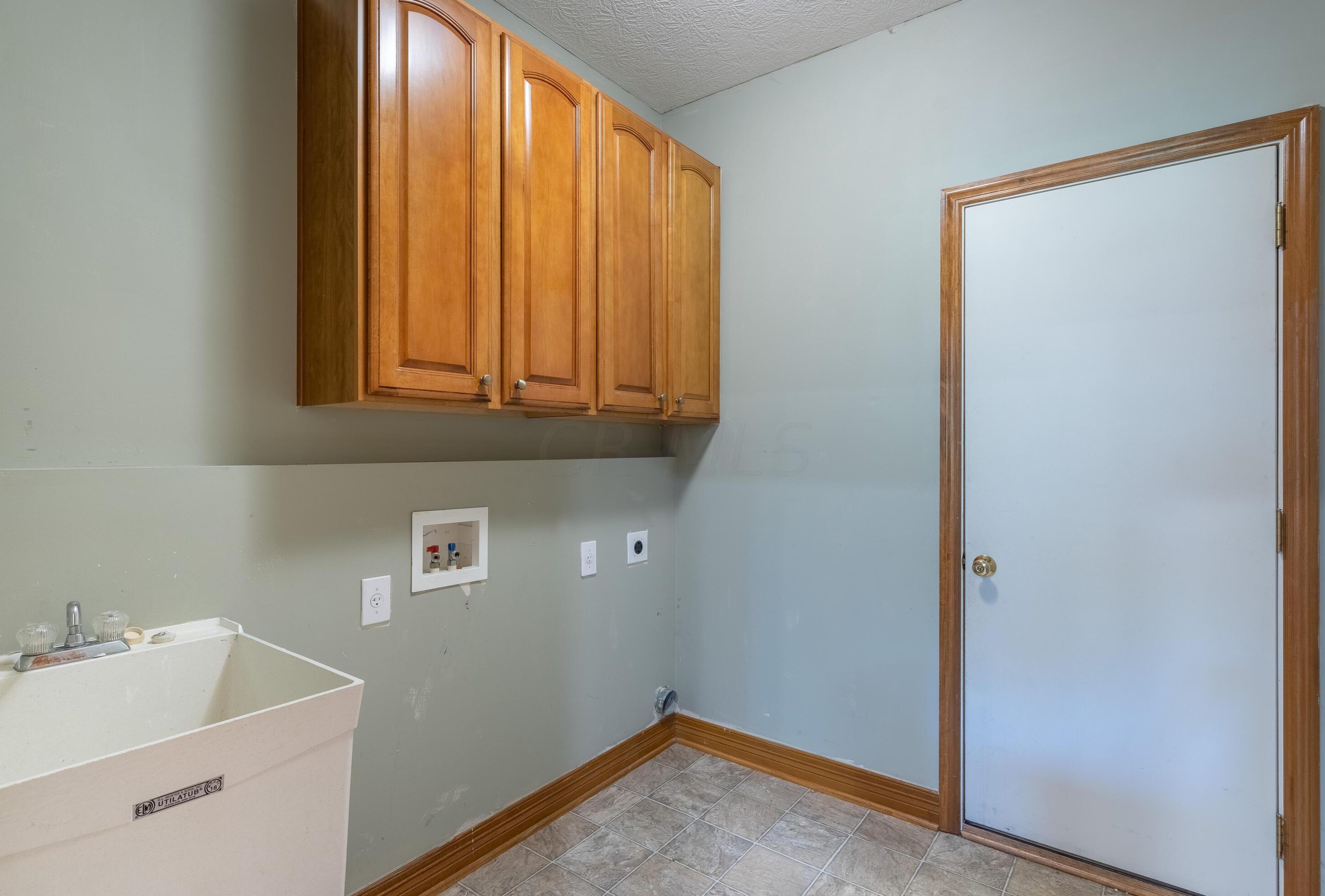 4697 Nadine Park Dr, Hilliard OH 43026-6080 exterior