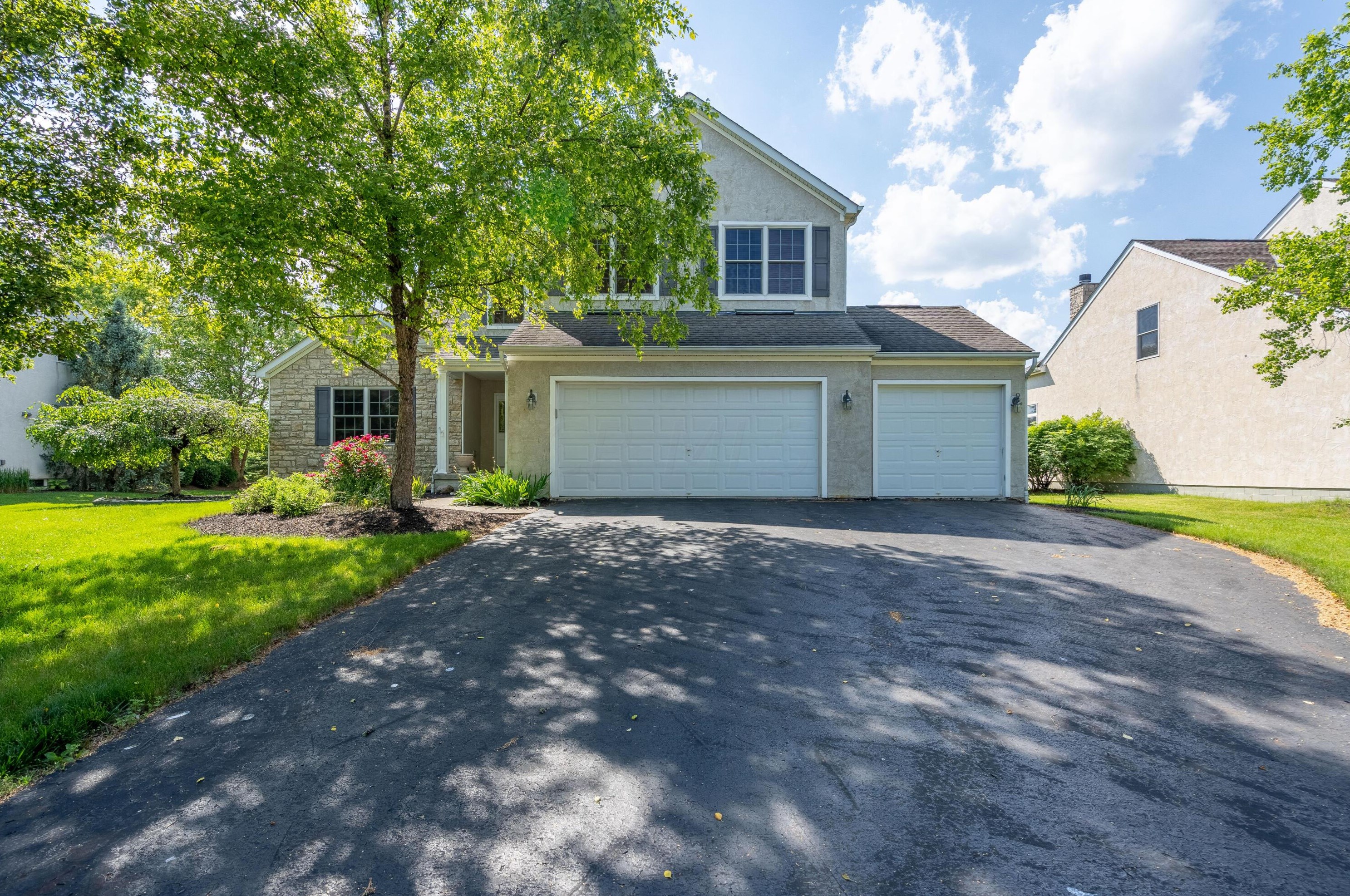 4697 Nadine Park Dr, Hilliard OH 43026-6080 exterior