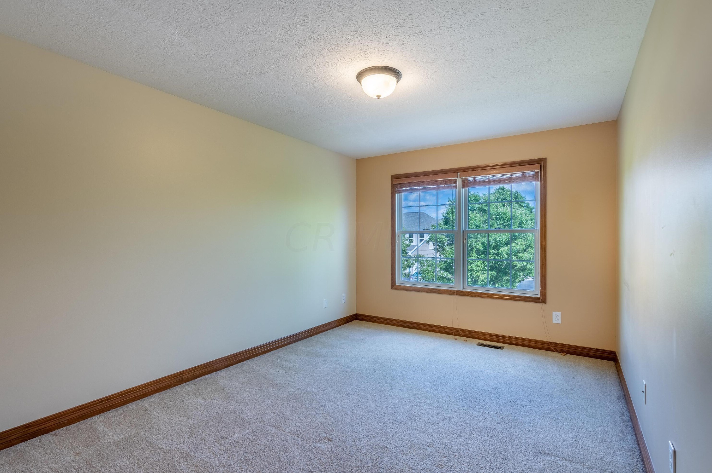 4697 Nadine Park Dr, Hilliard OH 43026-6080 exterior