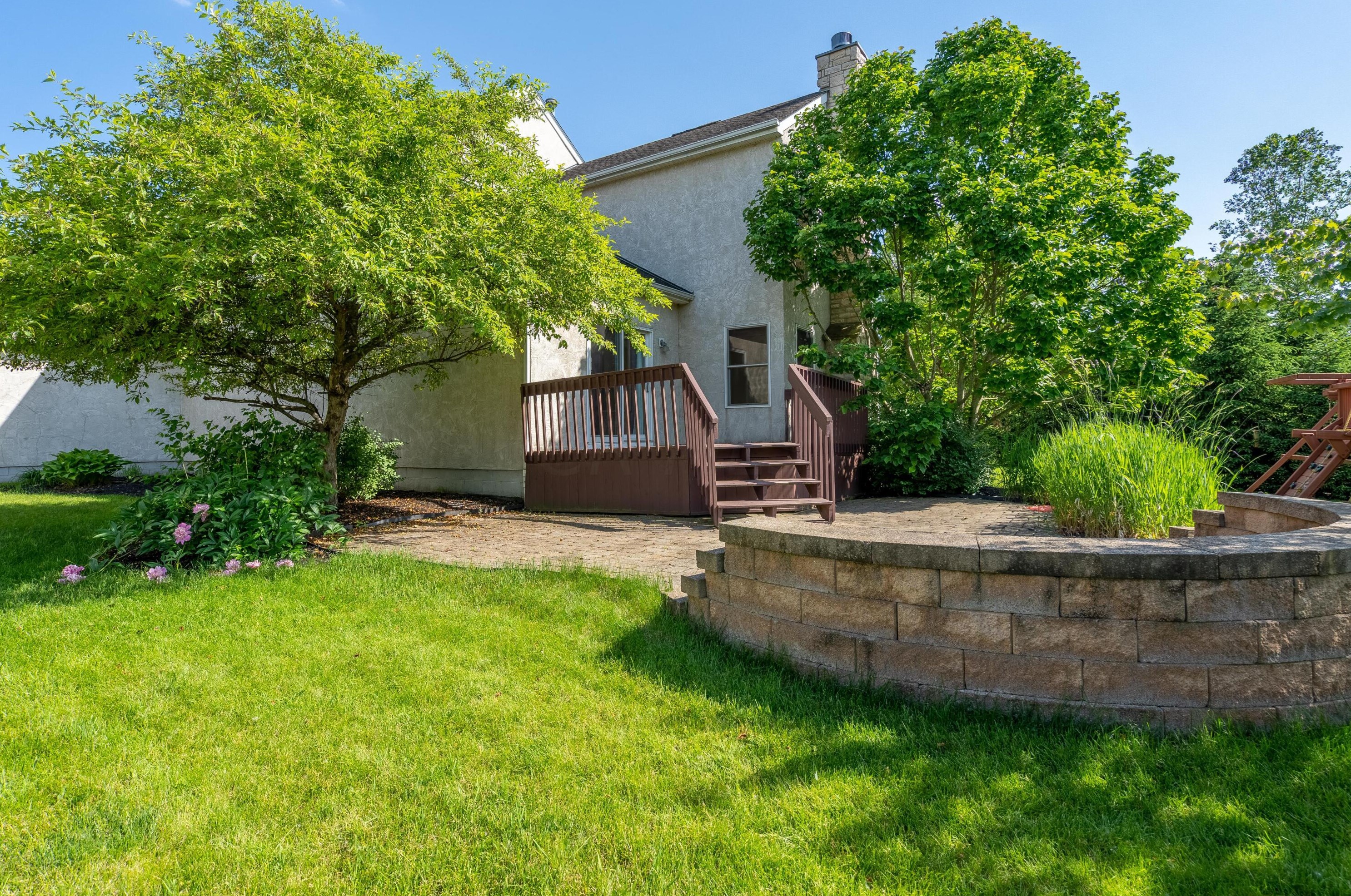 4697 Nadine Park Dr, Hilliard OH 43026-6080 exterior