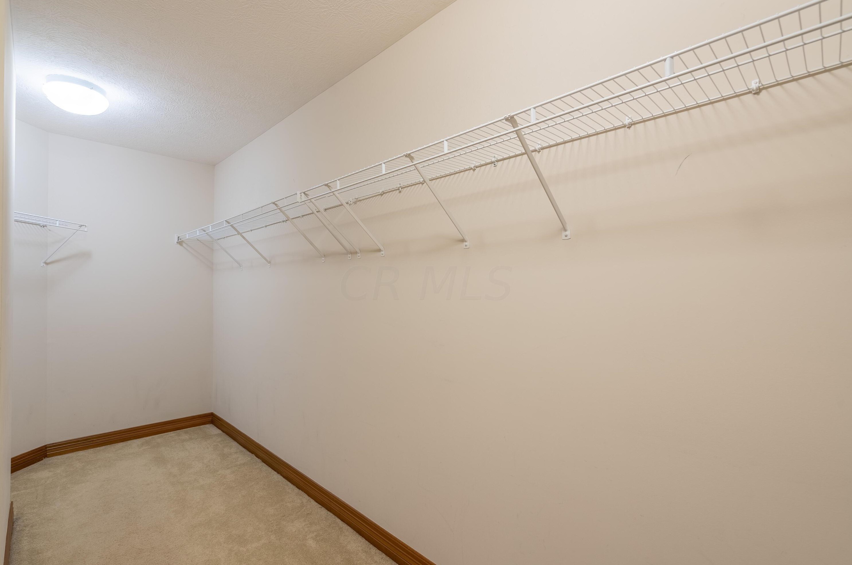 4697 Nadine Park Dr, Hilliard OH 43026-6080 exterior