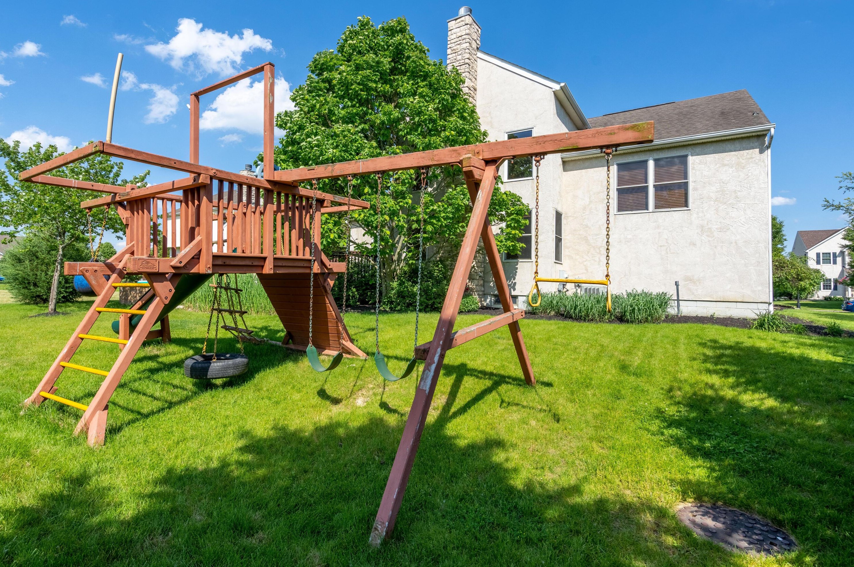 4697 Nadine Park Dr, Hilliard OH 43026-6080 exterior