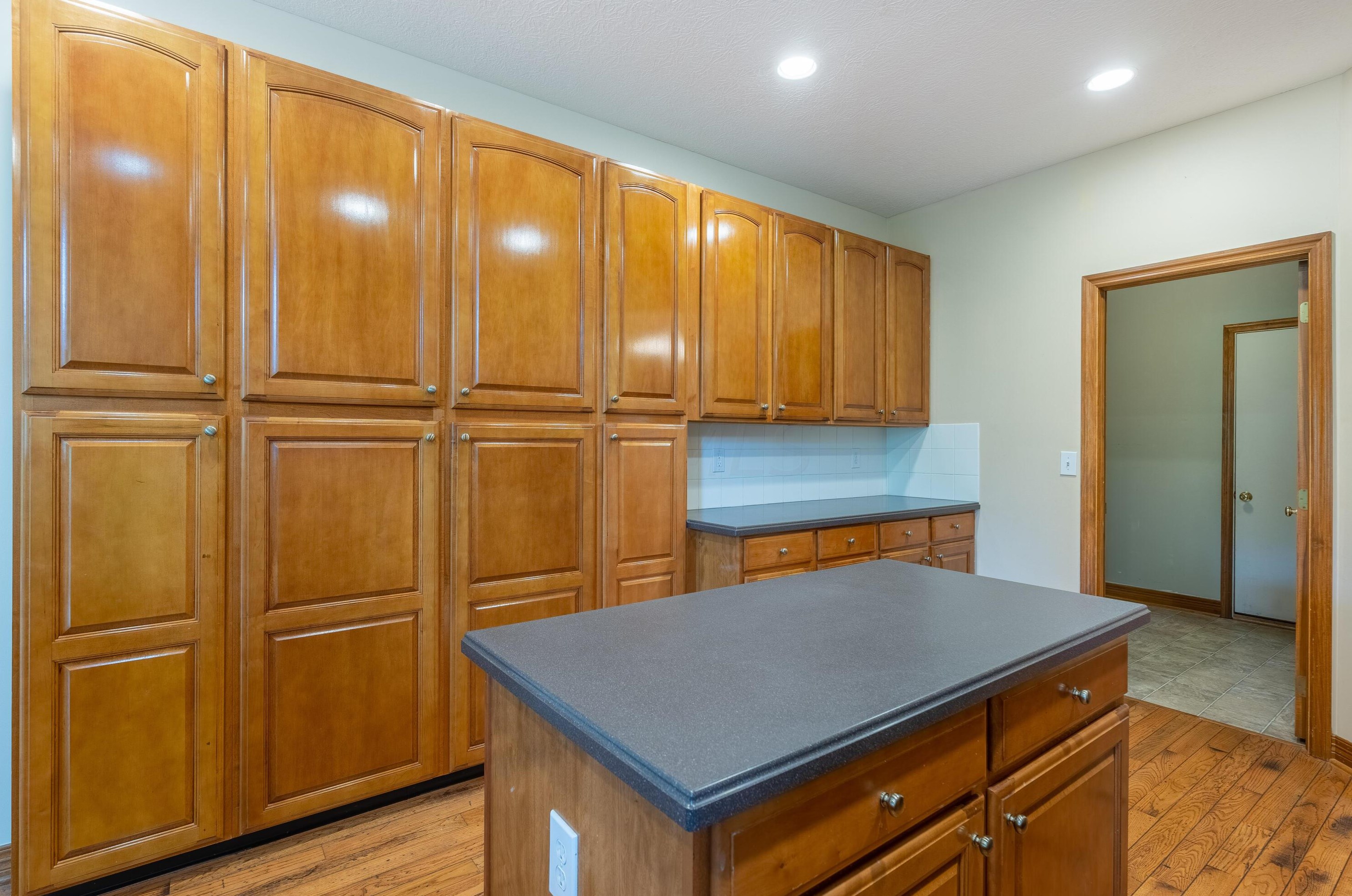 4697 Nadine Park Dr, Hilliard OH 43026-6080 exterior