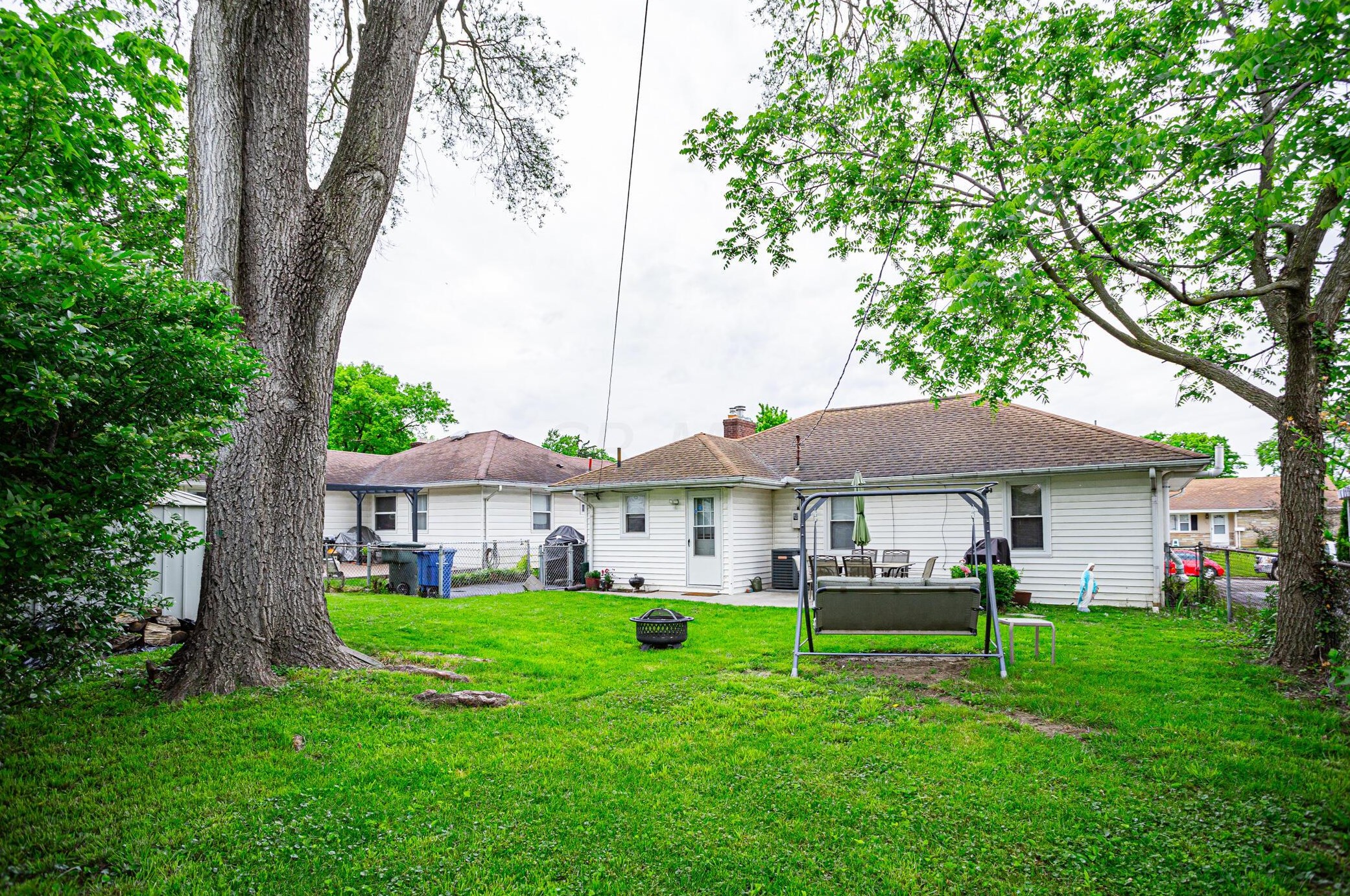 2751 Regina Ave, Columbus OH 43204-2724 exterior