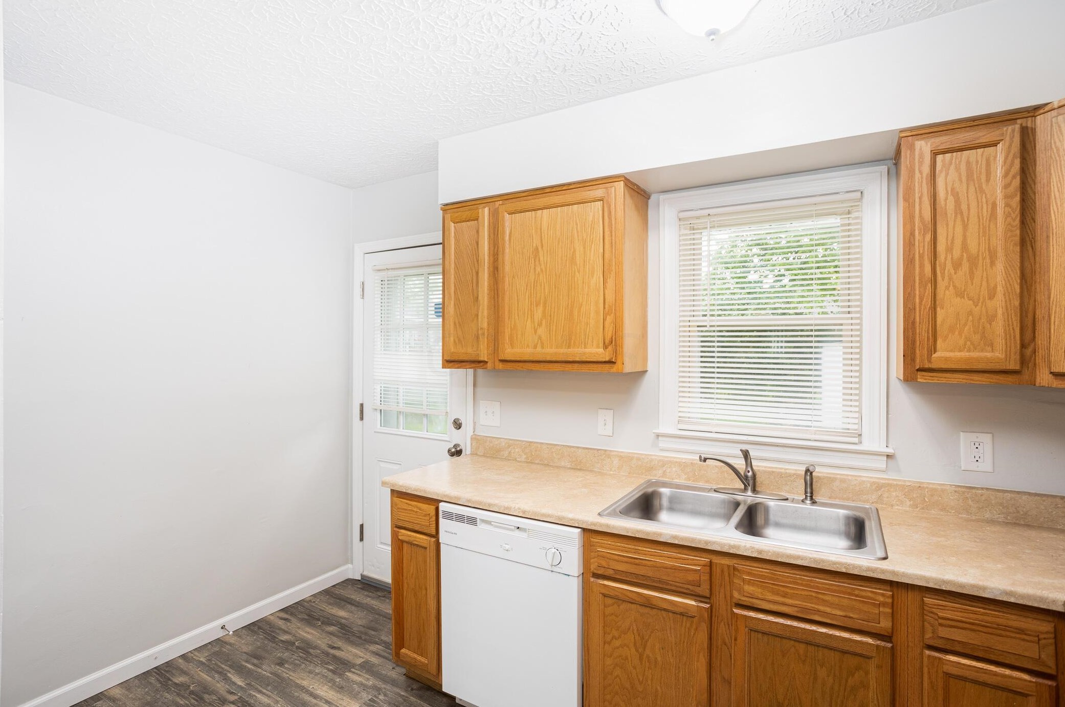 2751 Regina Ave, Columbus OH 43204-2724 exterior