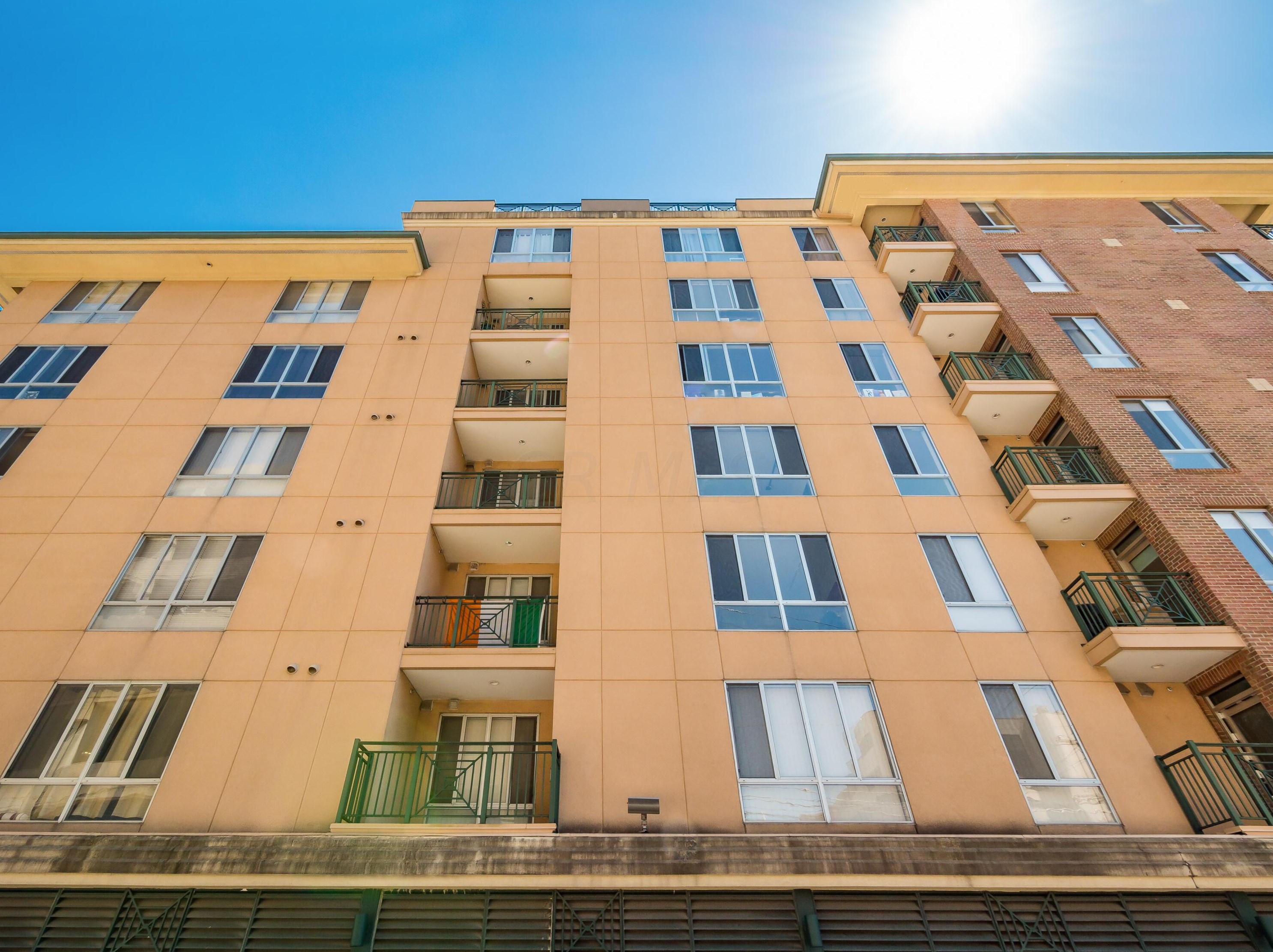 196 Grant Ave, Columbus OH  43215-8359 exterior