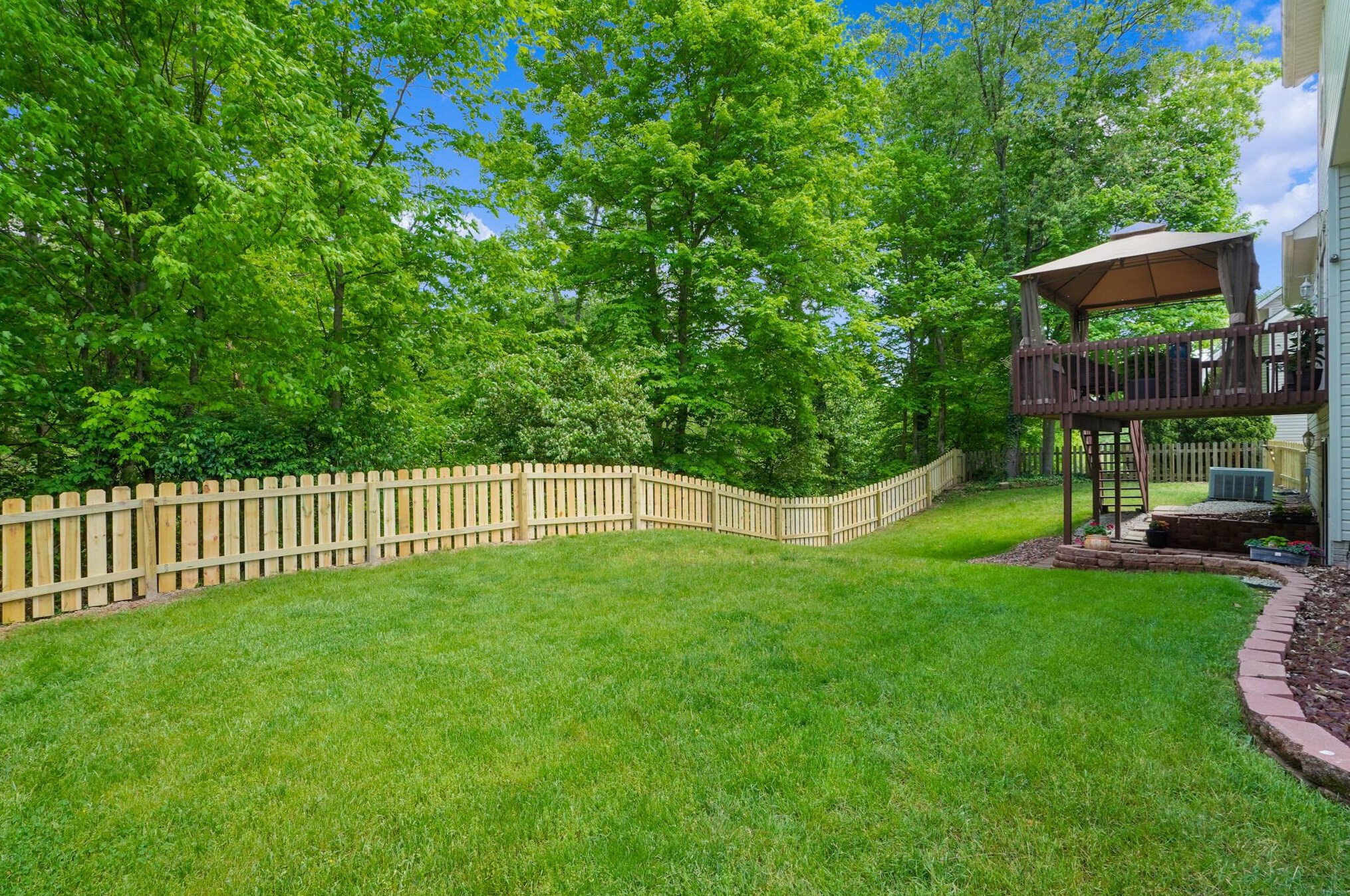 216 Ashley Ct, Columbus OH 43230-6250 exterior