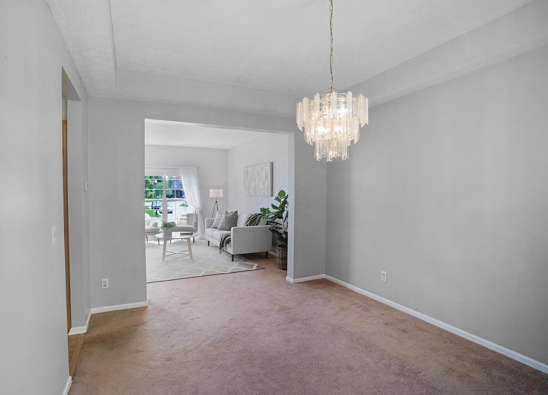 216 Ashley Ct, Columbus OH 43230-6250 exterior