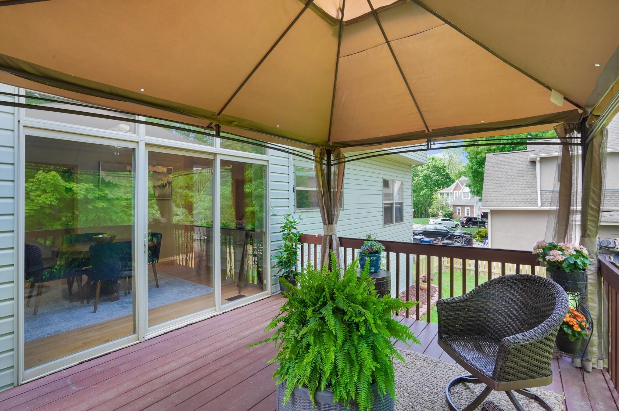 216 Ashley Ct, Columbus OH 43230-6250 exterior