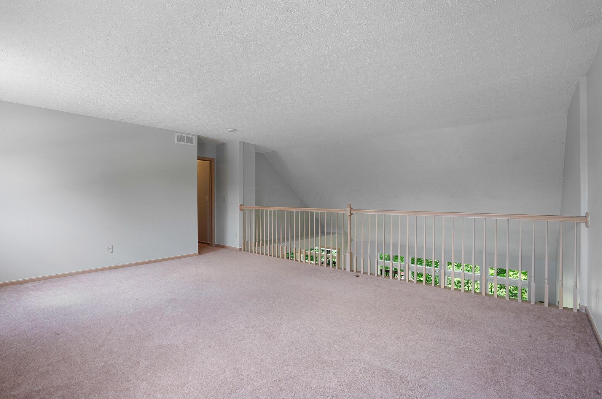 216 Ashley Ct, Columbus OH 43230-6250 exterior