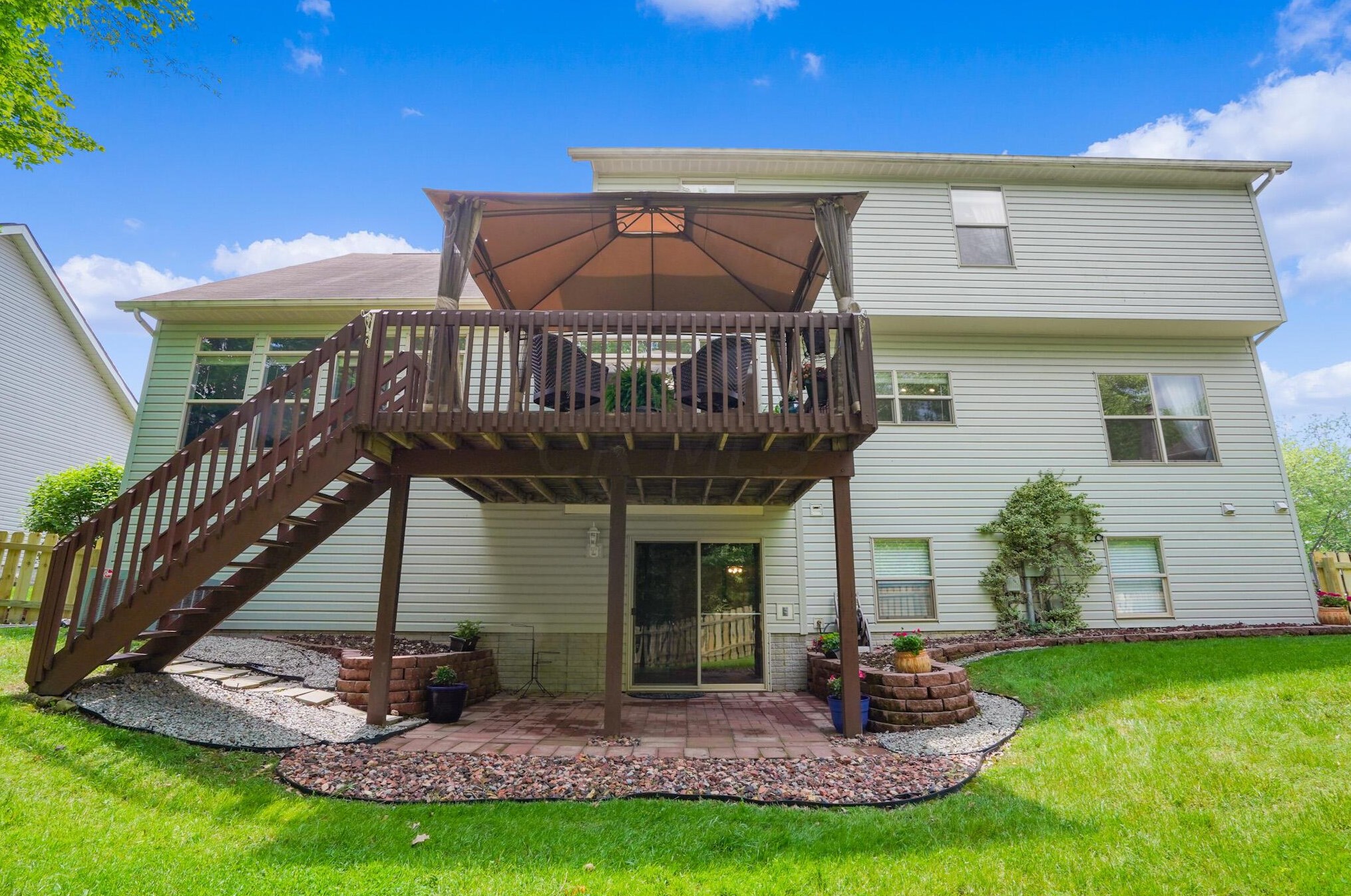 216 Ashley Ct, Columbus OH 43230-6250 exterior