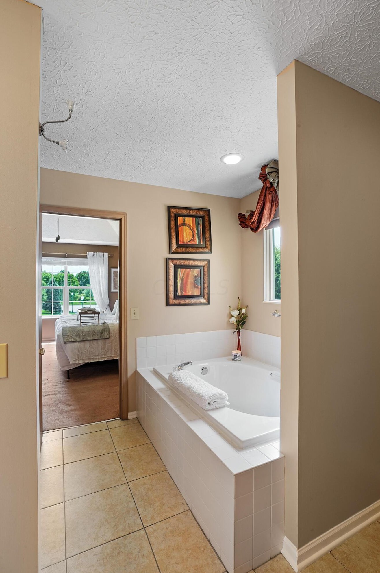 216 Ashley Ct, Columbus OH 43230-6250 exterior